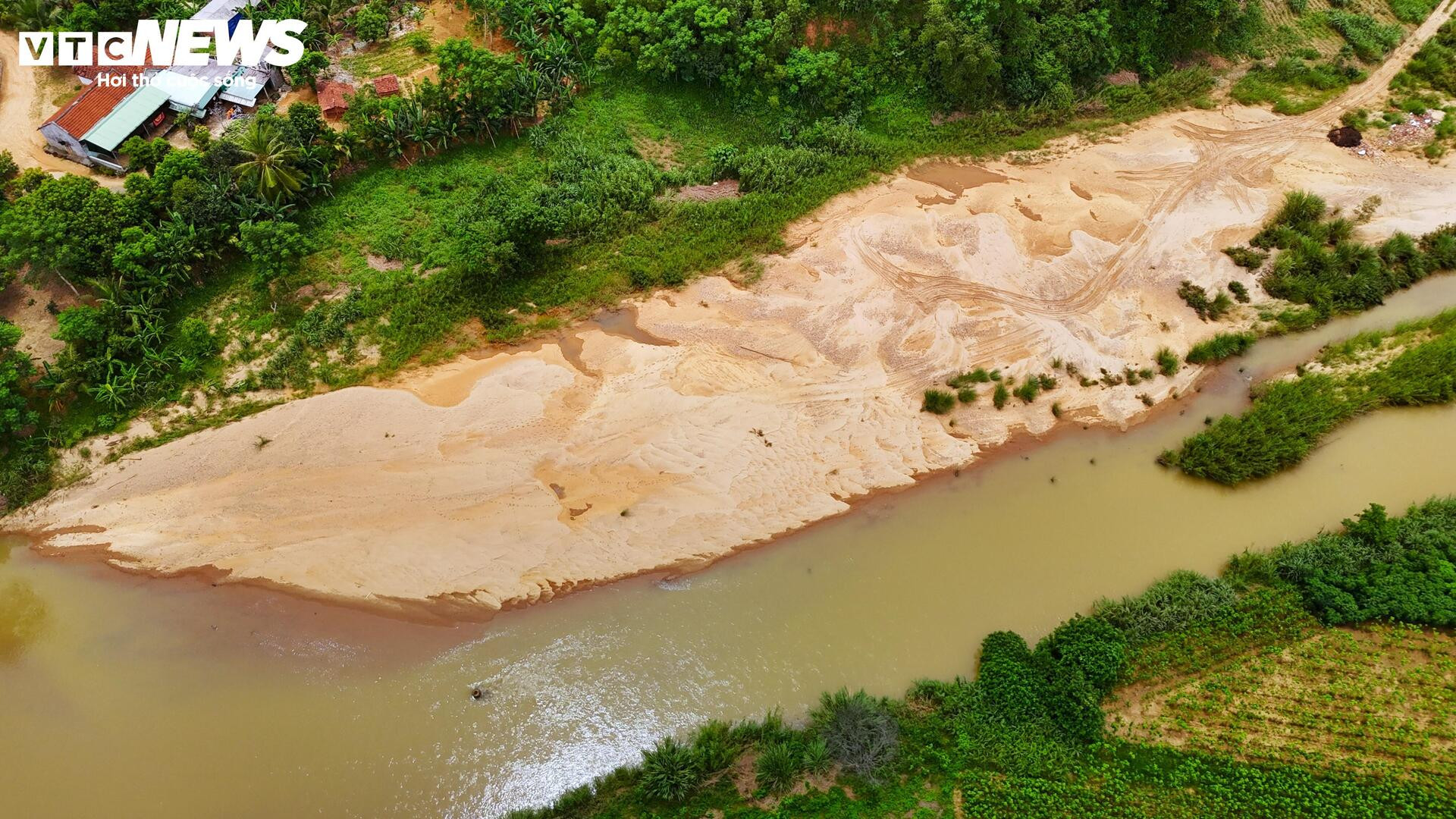 Sống chơi vơi bên mép sông, người dân Gia Lai thấp thỏm lo ‘hà bá’ nuốt nhà - 11