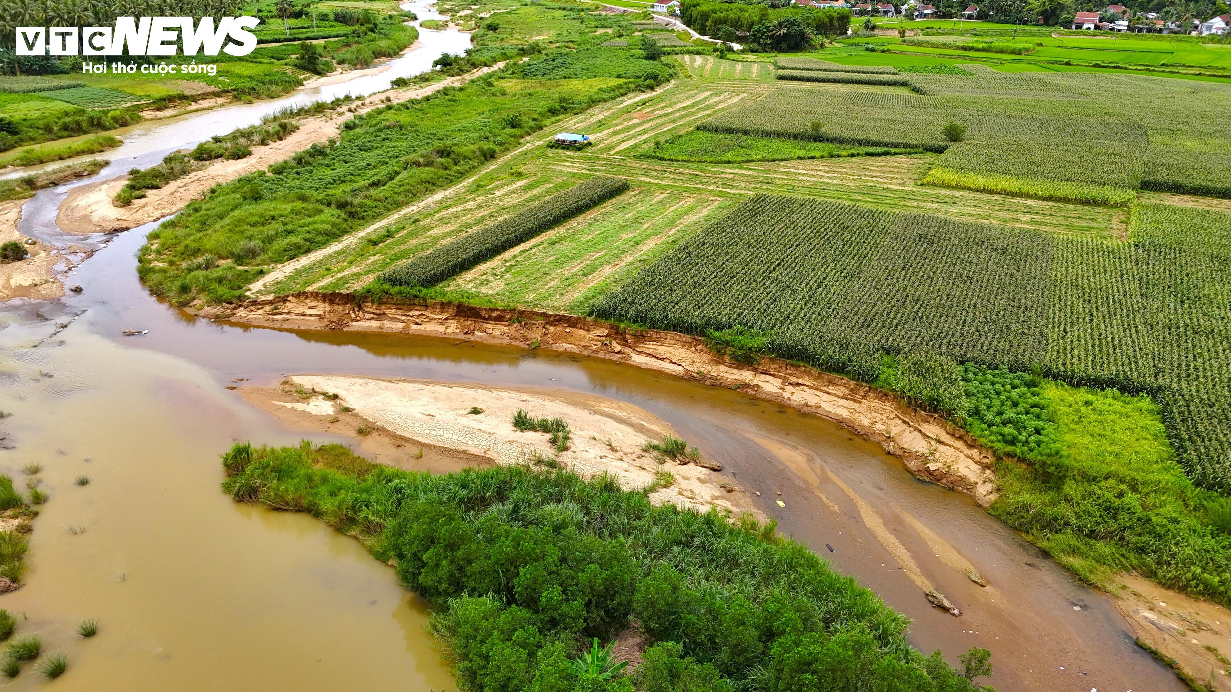 Sống chơi vơi bên mép sông, người dân Gia Lai thấp thỏm lo ‘hà bá’ nuốt nhà - 4