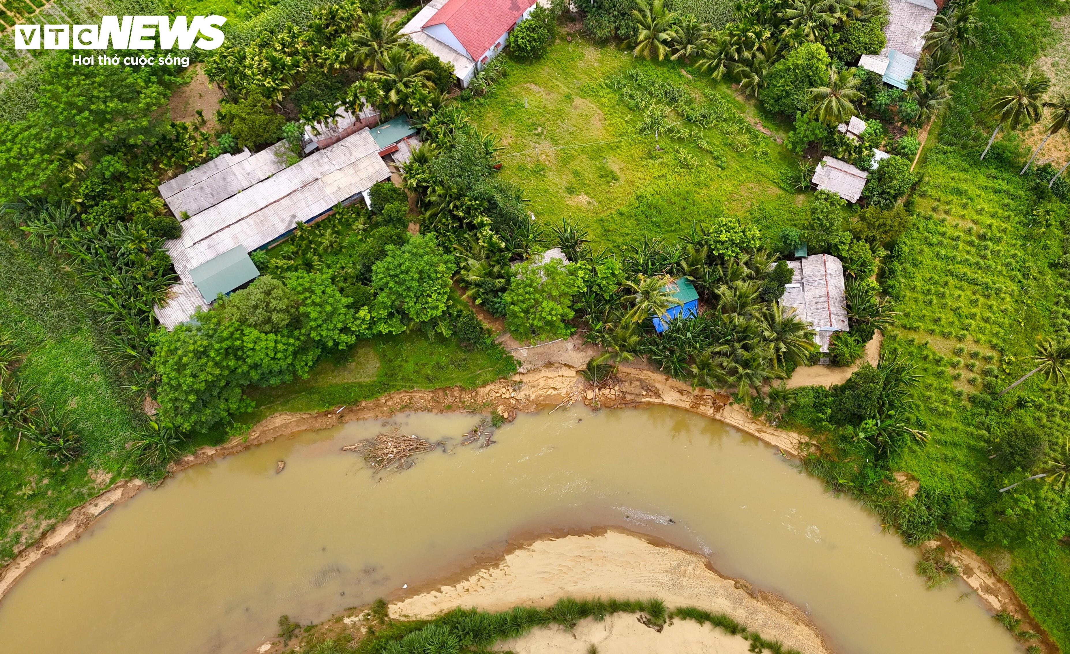 Sống chơi vơi bên mép sông, người dân Gia Lai thấp thỏm lo ‘hà bá’ nuốt nhà - 3