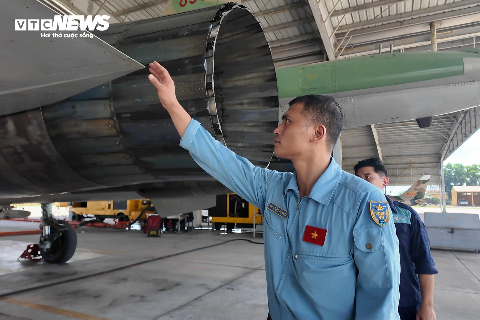 Đội hình bay của chiến đấu cơ Su-30MK2 làm chủ bầu trời hướng tới 2/9 - 2