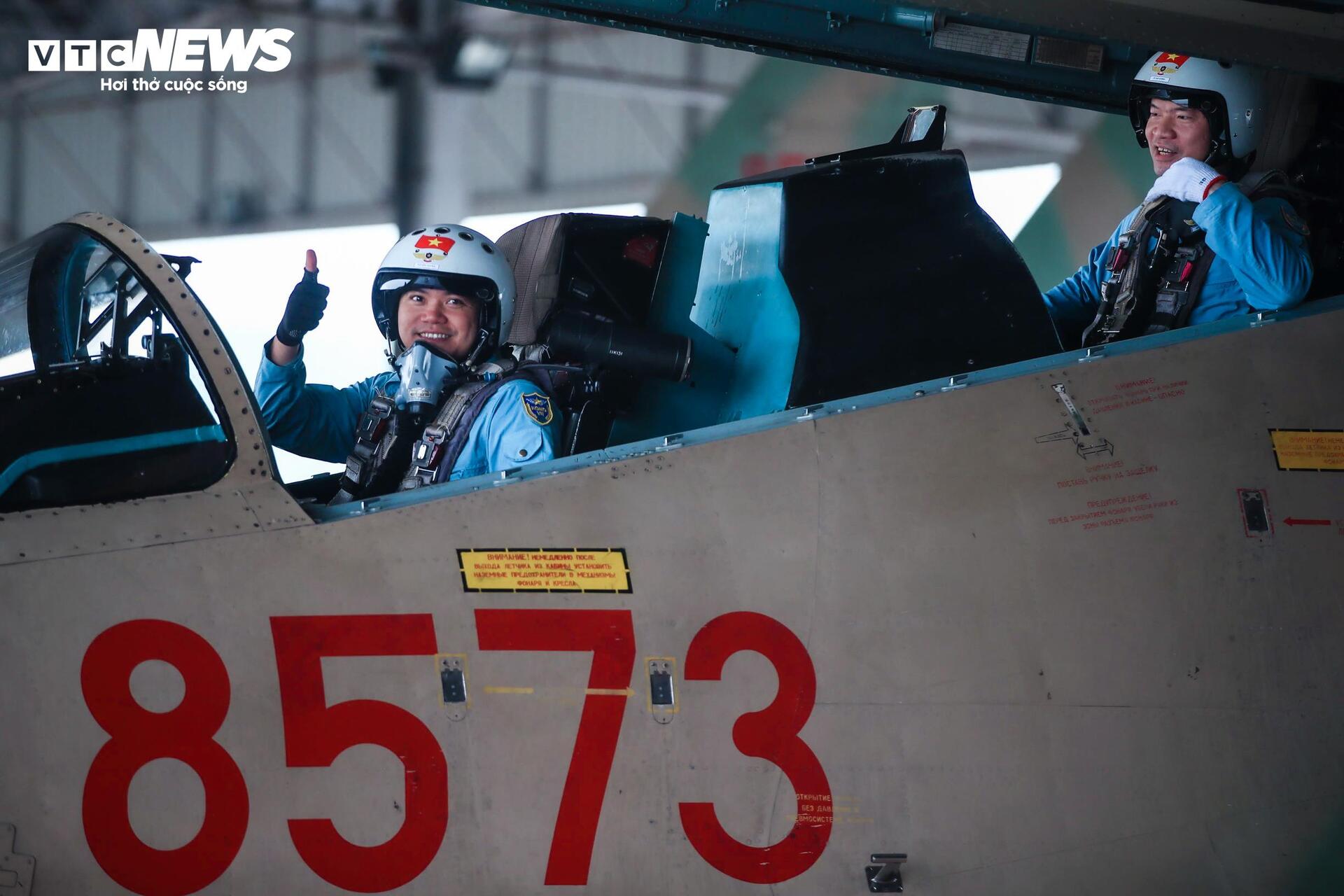 Một ngày thầm lặng của kỹ thuật viên không quân bên chiến đấu cơ Su-30MK2 - 11