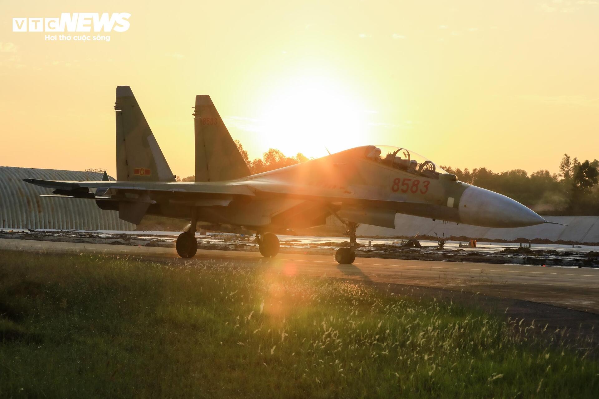Một ngày thầm lặng của kỹ thuật viên không quân bên chiến đấu cơ Su-30MK2 - 19