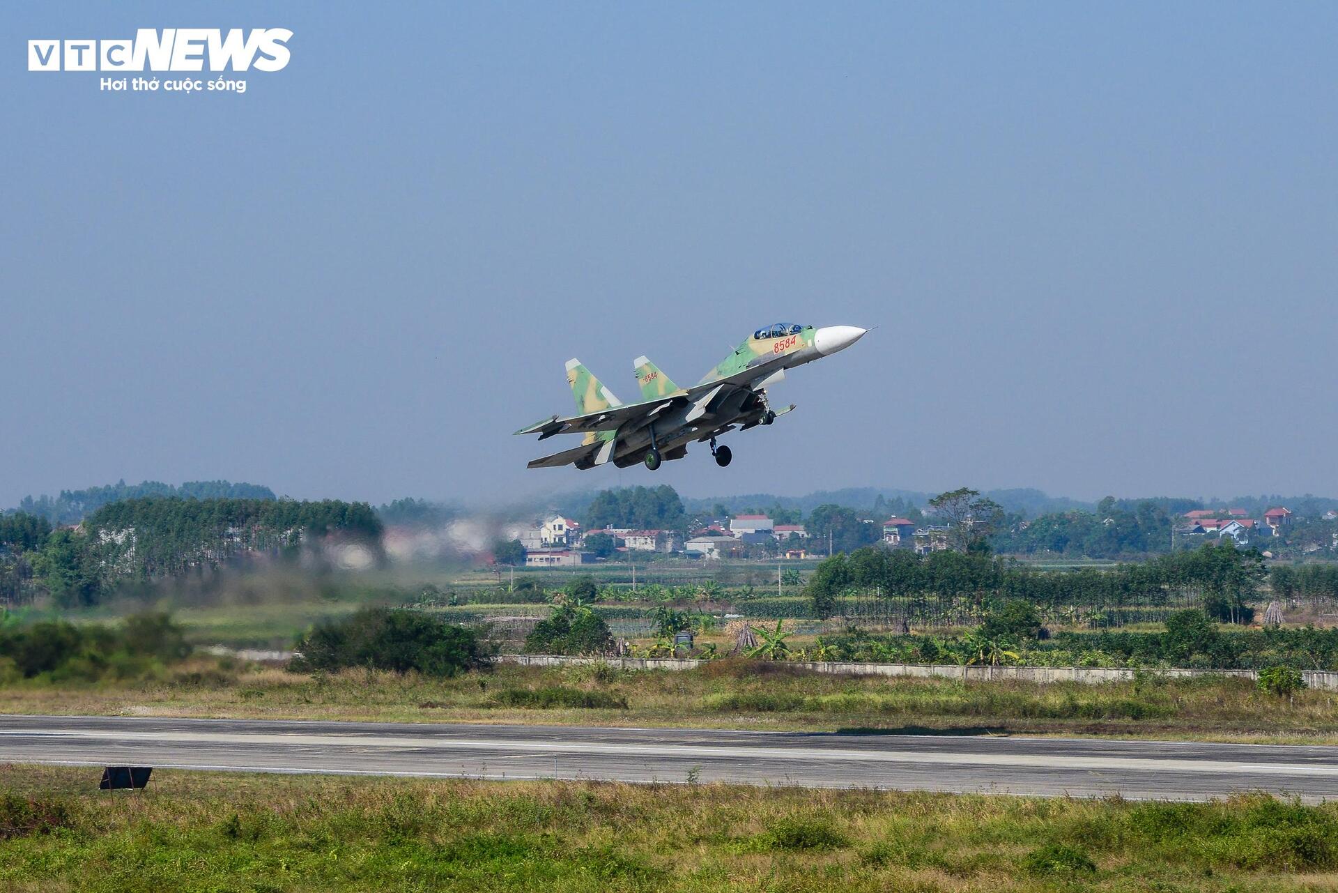 Một ngày thầm lặng của kỹ thuật viên không quân bên chiến đấu cơ Su-30MK2 - 15