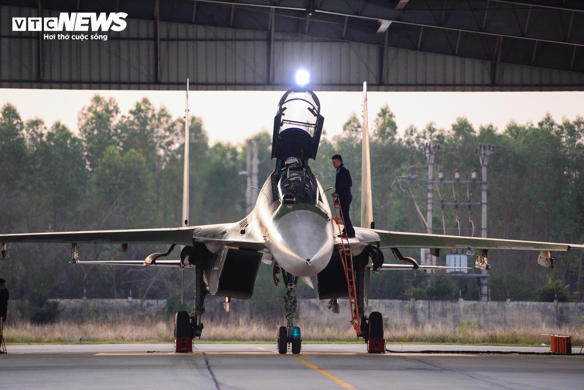 Một ngày thầm lặng của kỹ thuật viên không quân bên chiến đấu cơ Su-30MK2 - 2