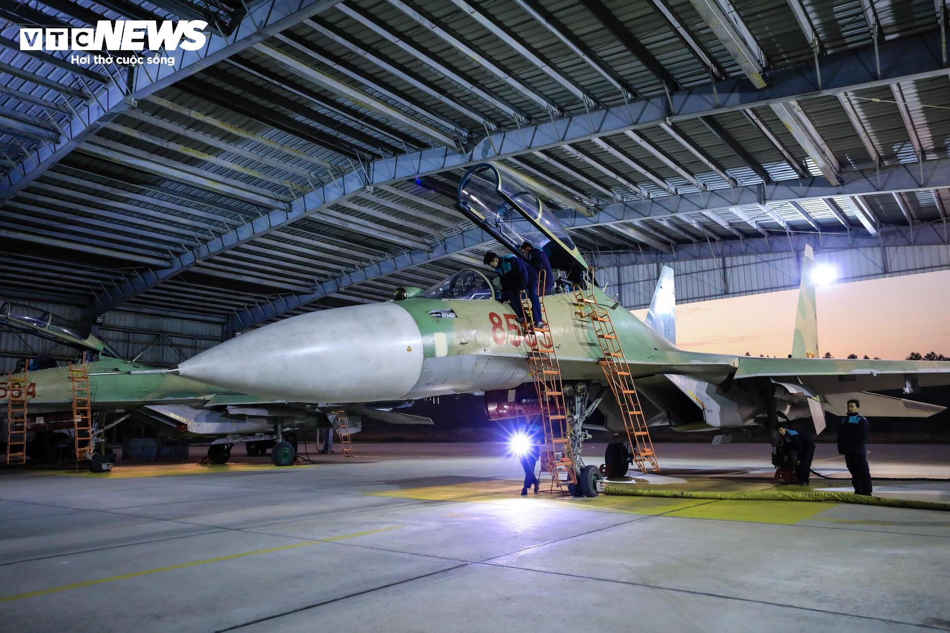Một ngày thầm lặng của kỹ thuật viên không quân bên chiến đấu cơ Su-30MK2 - 1