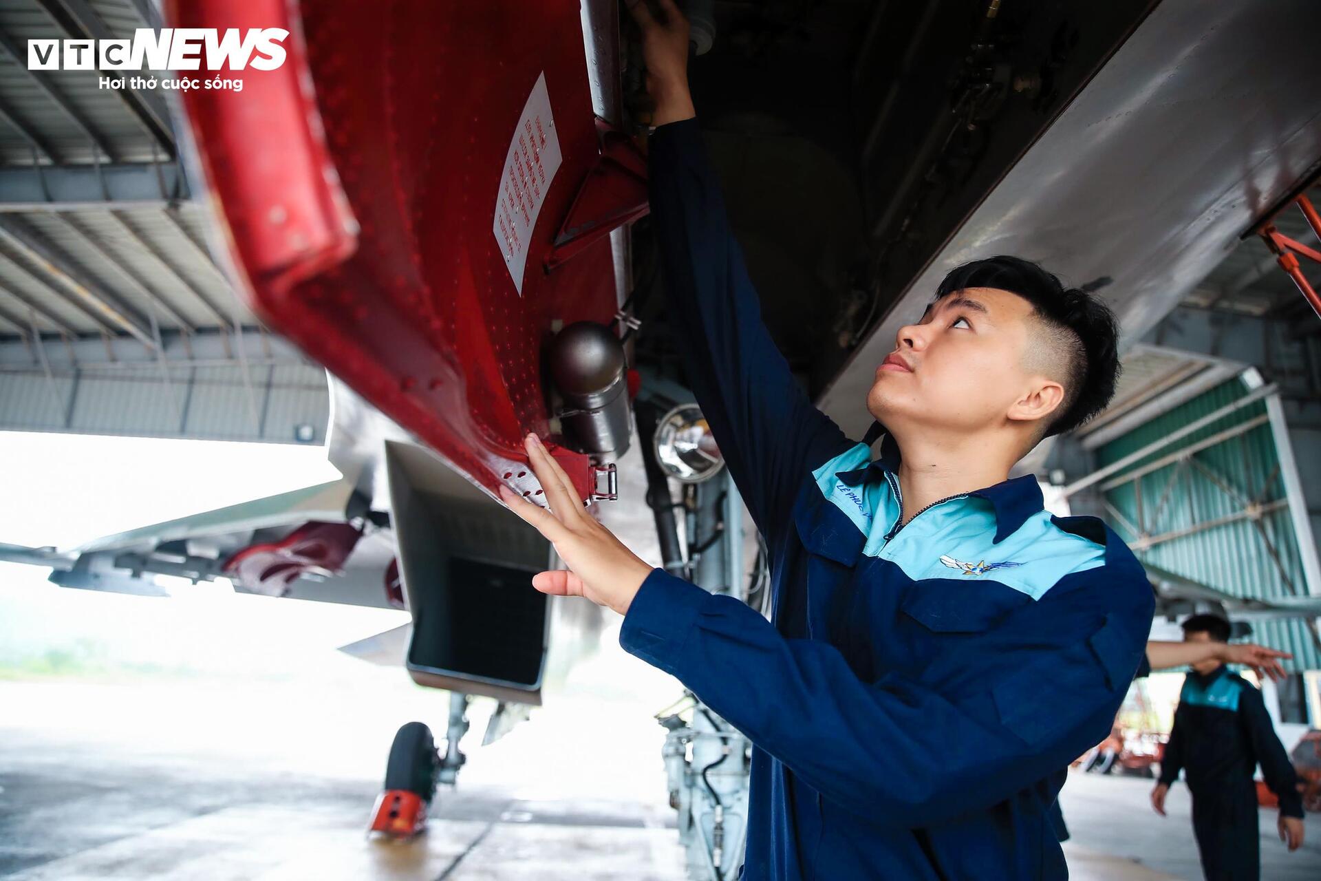 Một ngày thầm lặng của kỹ thuật viên không quân bên chiến đấu cơ Su-30MK2 - 9