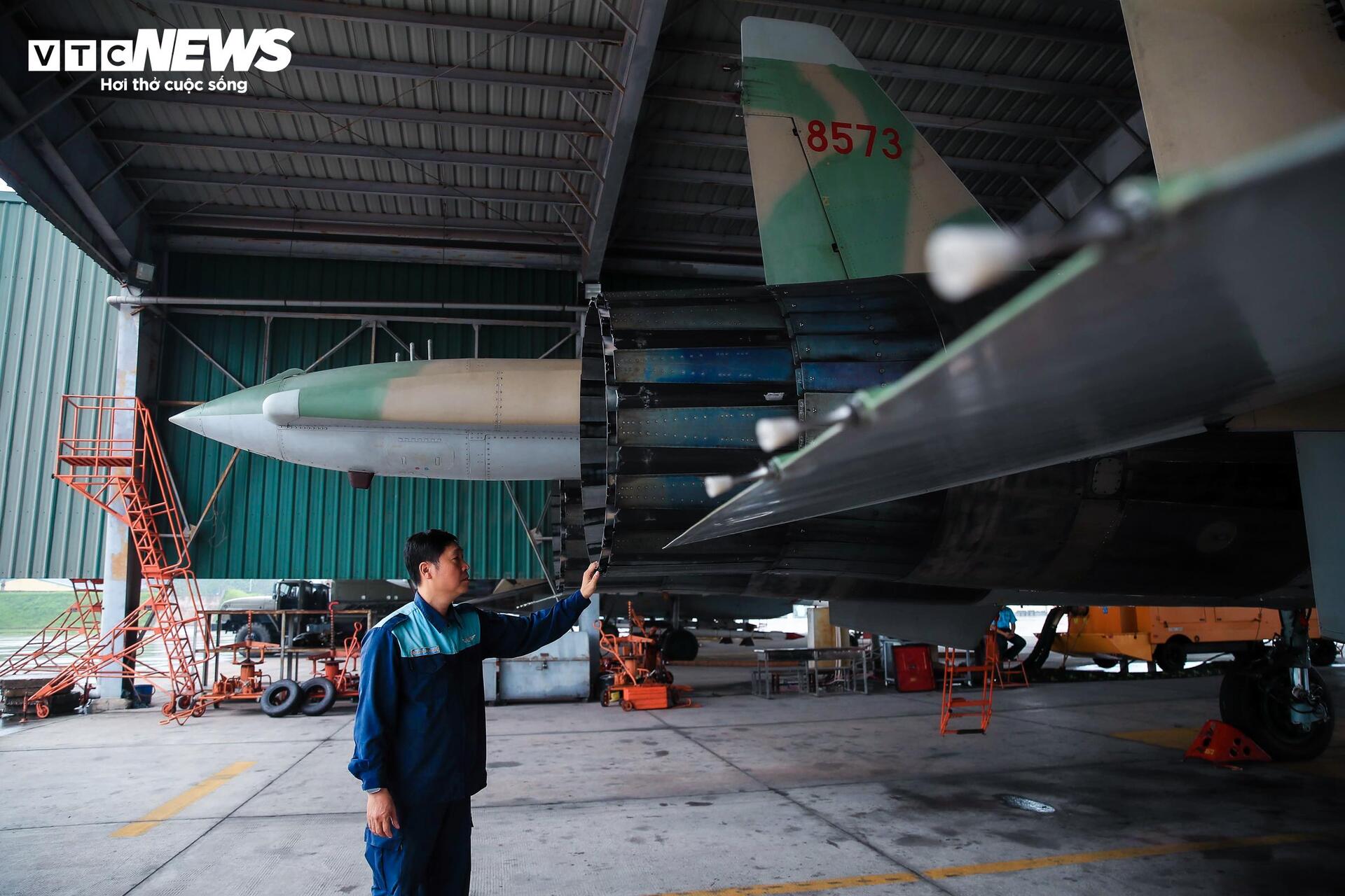 Một ngày thầm lặng của kỹ thuật viên không quân bên chiến đấu cơ Su-30MK2 - 5