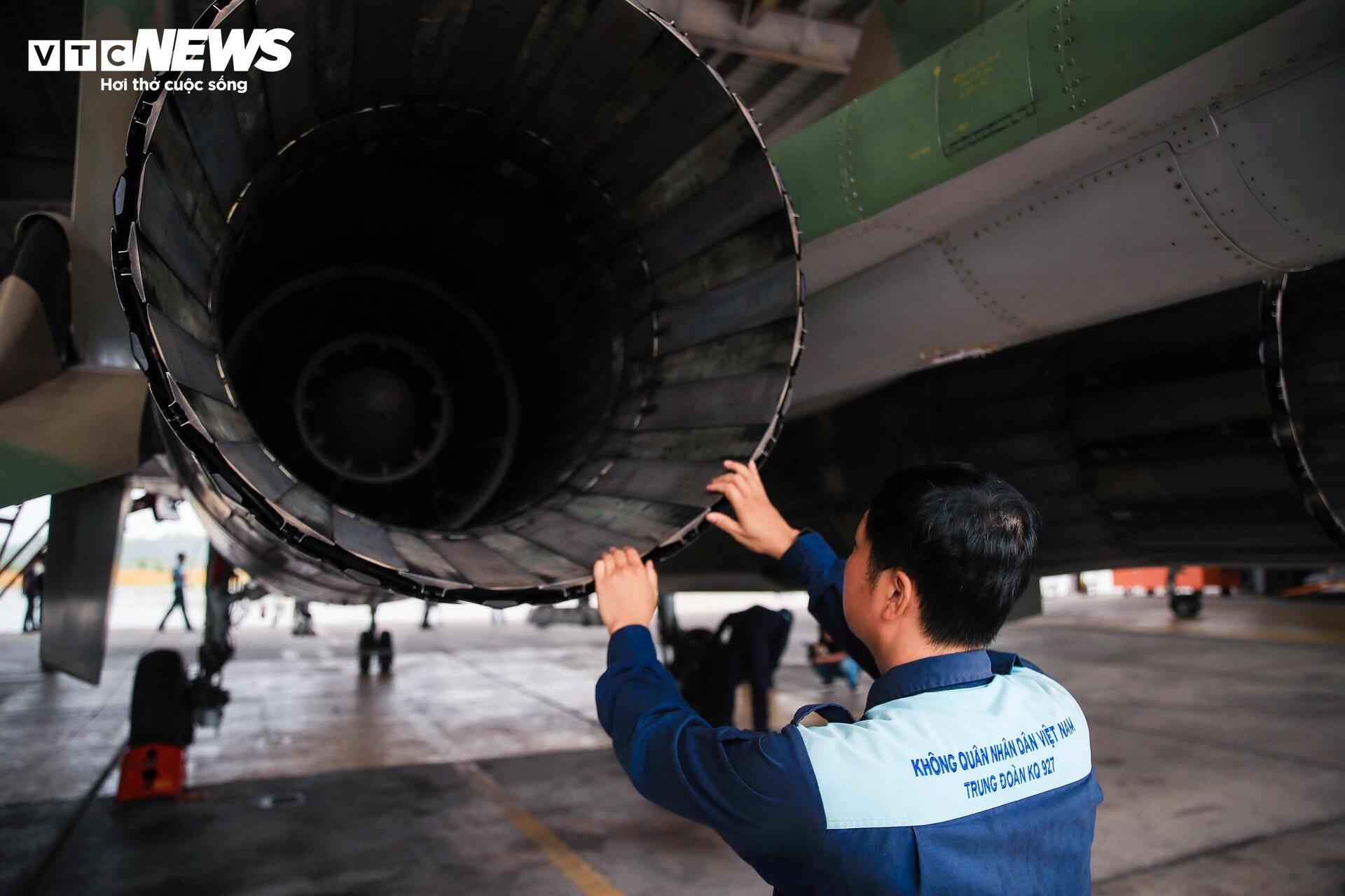 Một ngày thầm lặng của kỹ thuật viên không quân bên chiến đấu cơ Su-30MK2 - 6