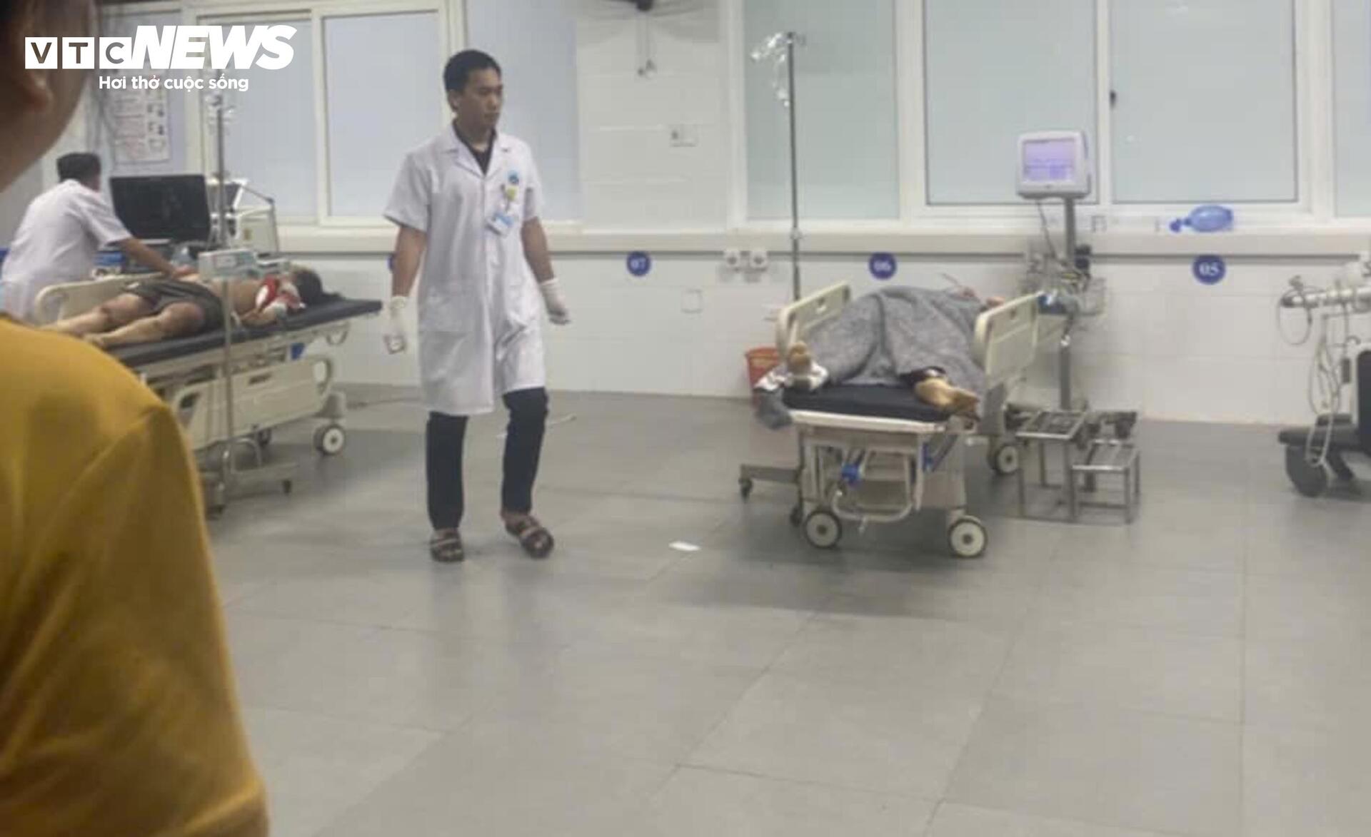 Hiện trường vụ tai nạn lật xe khách thảm khốc khiến 9 người chết ở Hà Tĩnh - 11