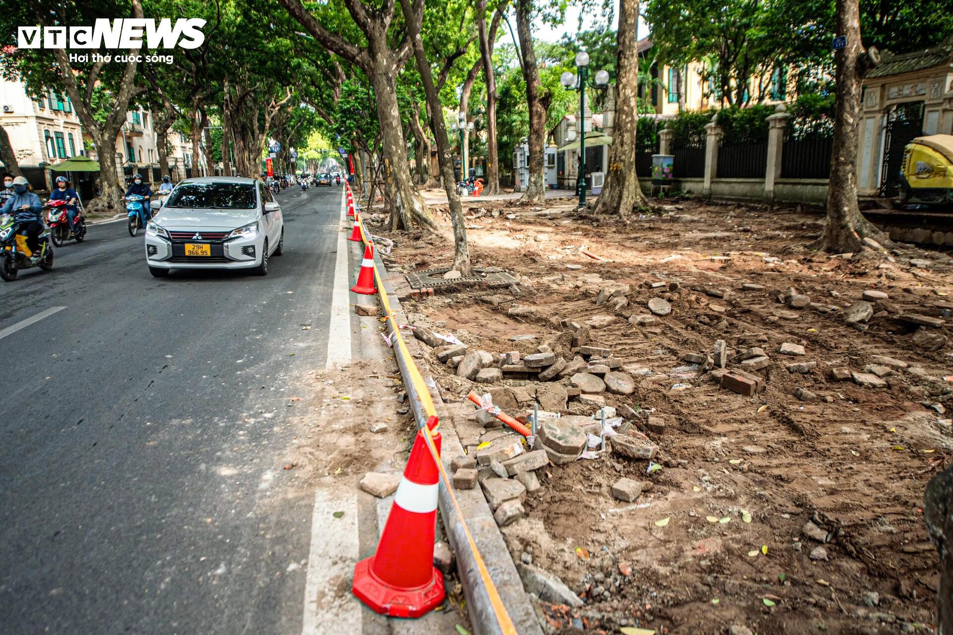 Phá dỡ tòa nhà Pháp cổ 4 mặt tiền, mở rộng đường Hùng Vương phục vụ đại lễ 2/9 - 7