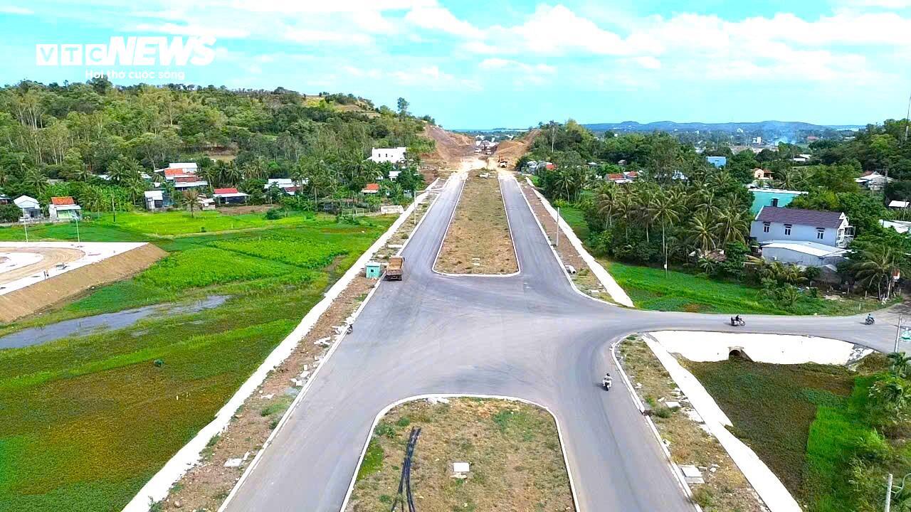 Dự án đường ven biển Đắk Lắk sau hơn 1 năm khởi công giờ ra sao? - 3