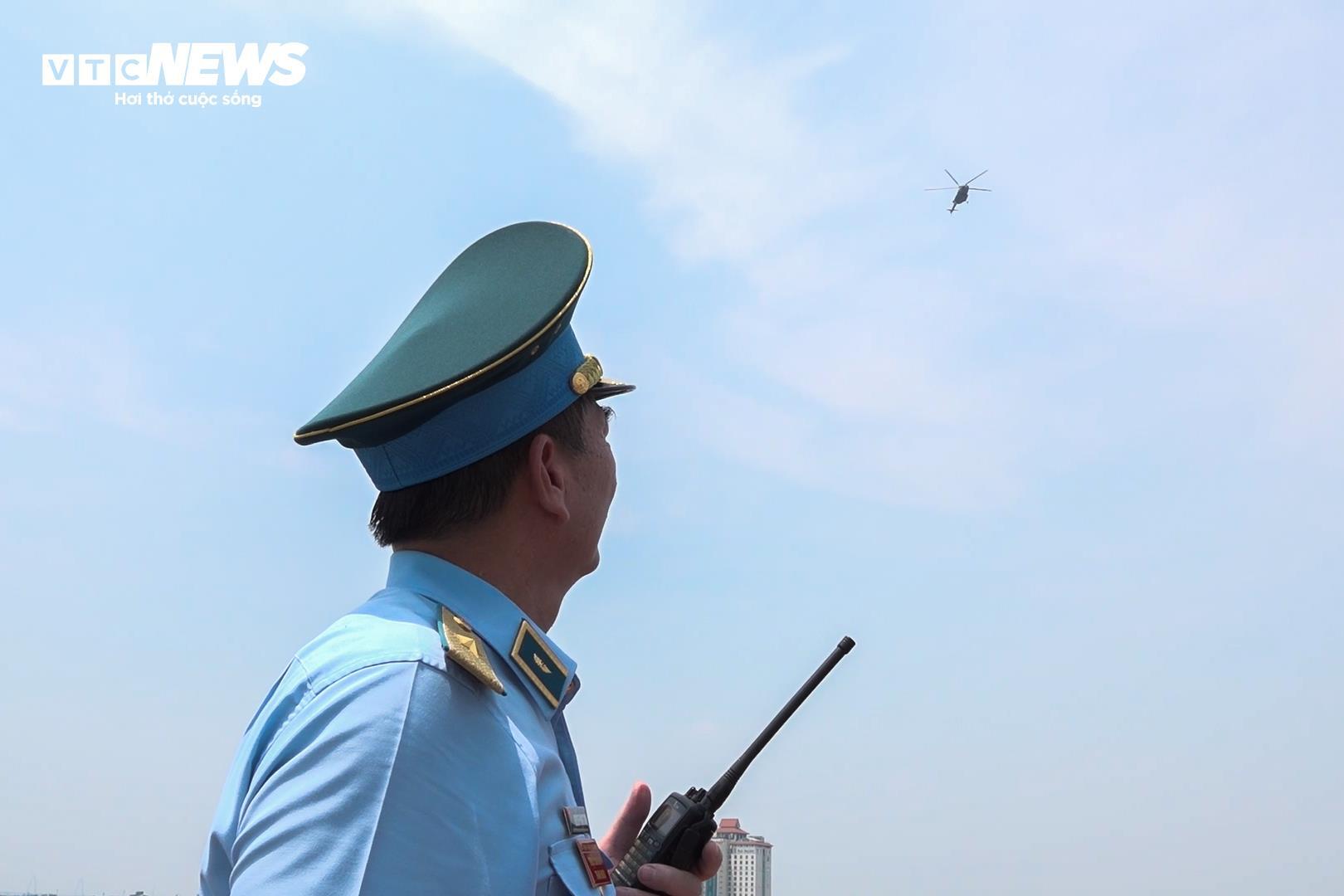 Tiêm kích Su-30MK2, trực thăng bay khảo sát, chuẩn bị biểu diễn dịp đại lễ 2/9 - 2
