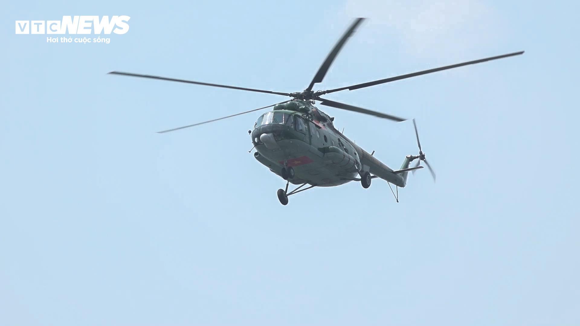 Tiêm kích Su-30MK2, trực thăng bay khảo sát, chuẩn bị biểu diễn dịp đại lễ 2/9 - 12
