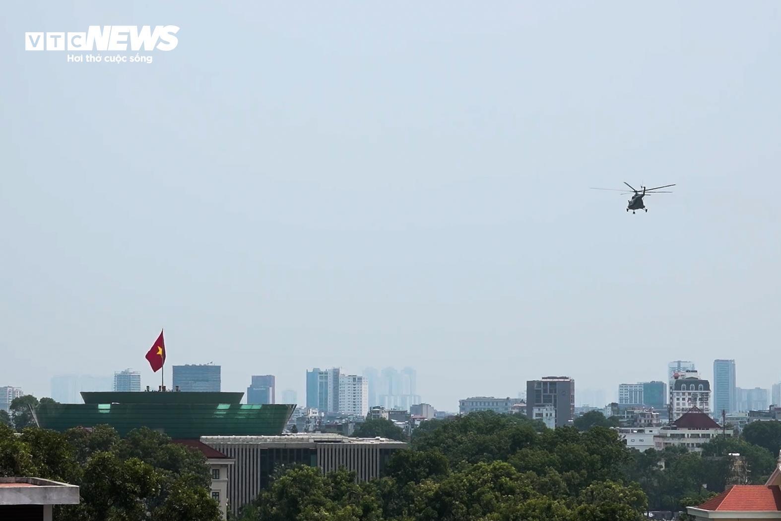 Tiêm kích Su-30MK2, trực thăng bay khảo sát, chuẩn bị biểu diễn dịp đại lễ 2/9 - 4