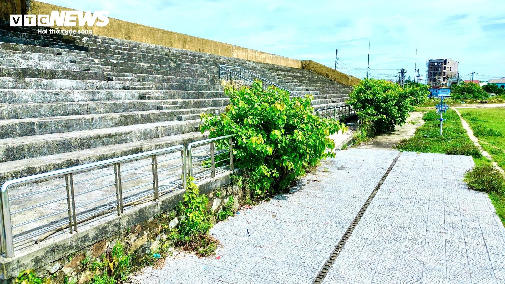 Trung tâm văn hóa thể thao hơn 21 tỷ bỏ hoang nằm hoang lạnh ven biển TP Huế - 12