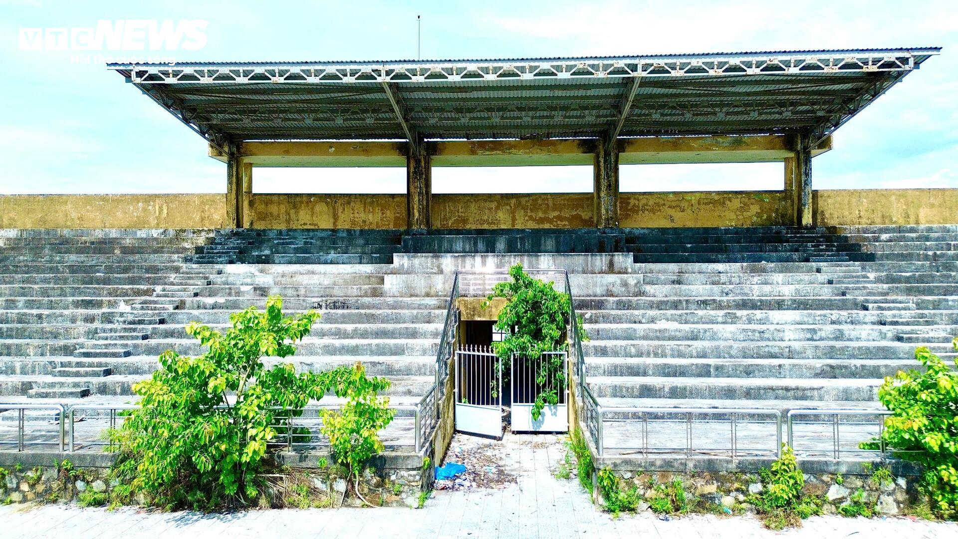 Trung tâm văn hóa thể thao hơn 21 tỷ bỏ hoang nằm hoang lạnh ven biển TP Huế - 8