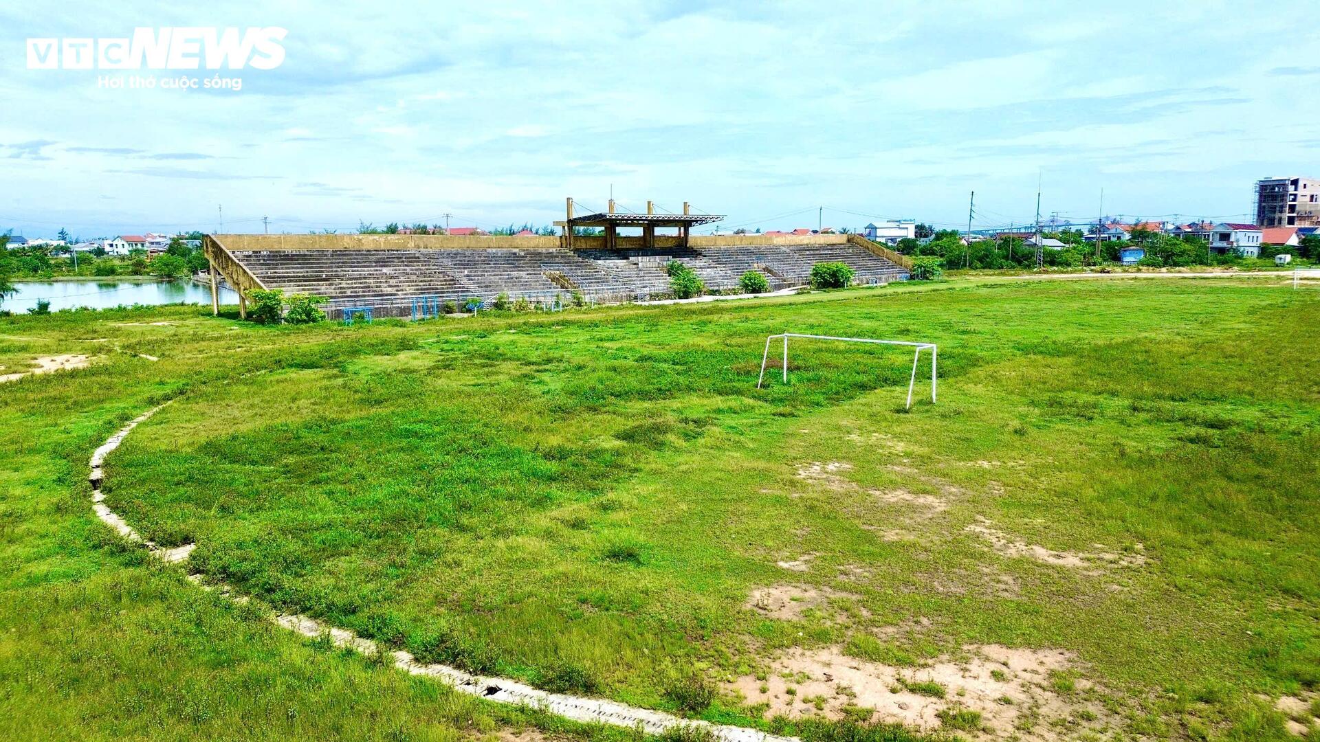 Trung tâm văn hóa thể thao hơn 21 tỷ bỏ hoang nằm hoang lạnh ven biển TP Huế - 10