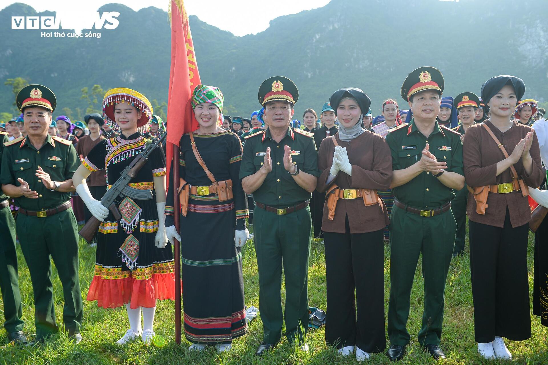 Trung tướng Trương Thiên Tô kiểm tra các khối diễu binh chuẩn bị đại lễ 2/9 - 11