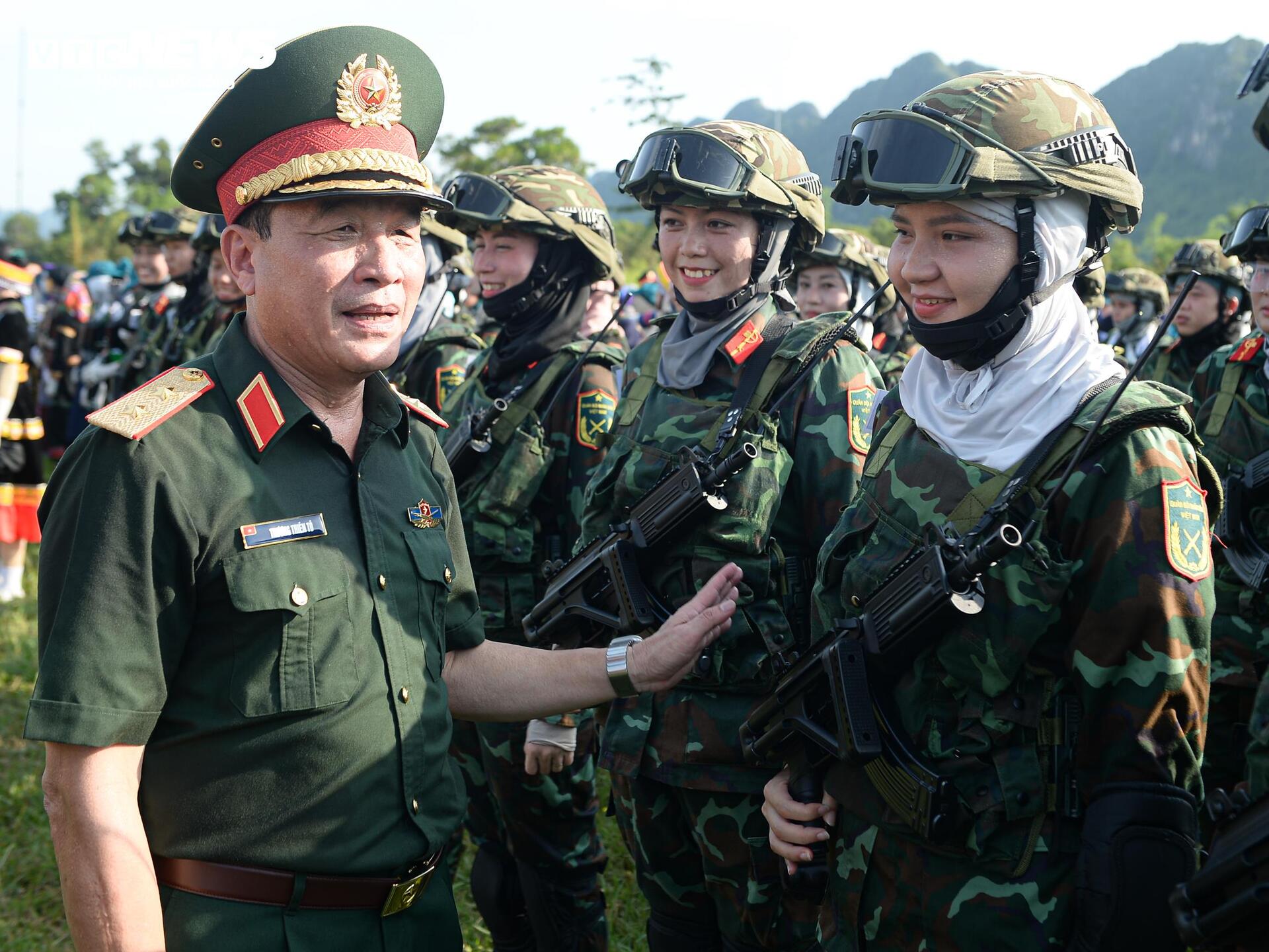Trung tướng Trương Thiên Tô kiểm tra các khối diễu binh chuẩn bị đại lễ 2/9 - 9