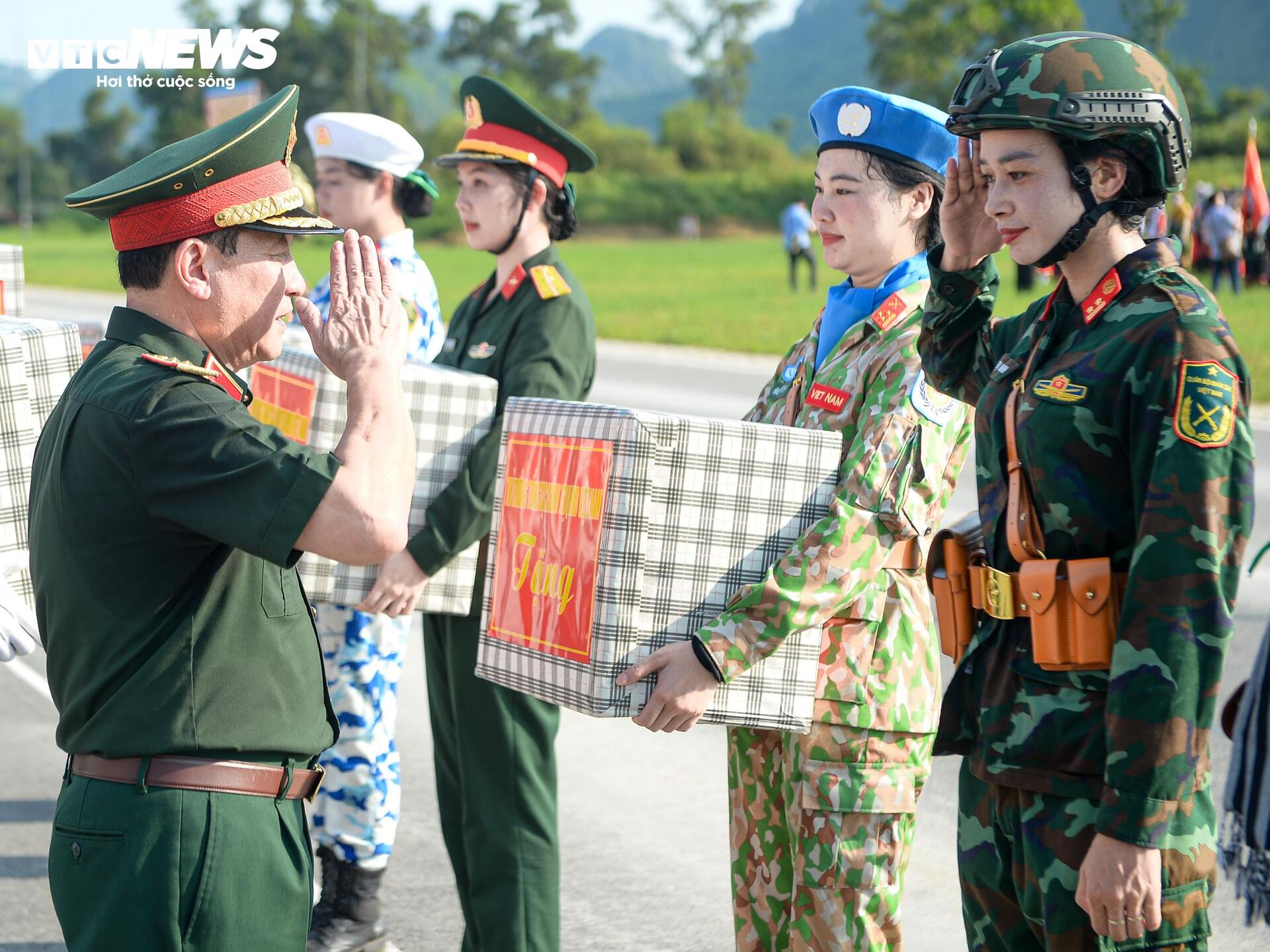 Trung tướng Trương Thiên Tô kiểm tra các khối diễu binh chuẩn bị đại lễ 2/9 - 13