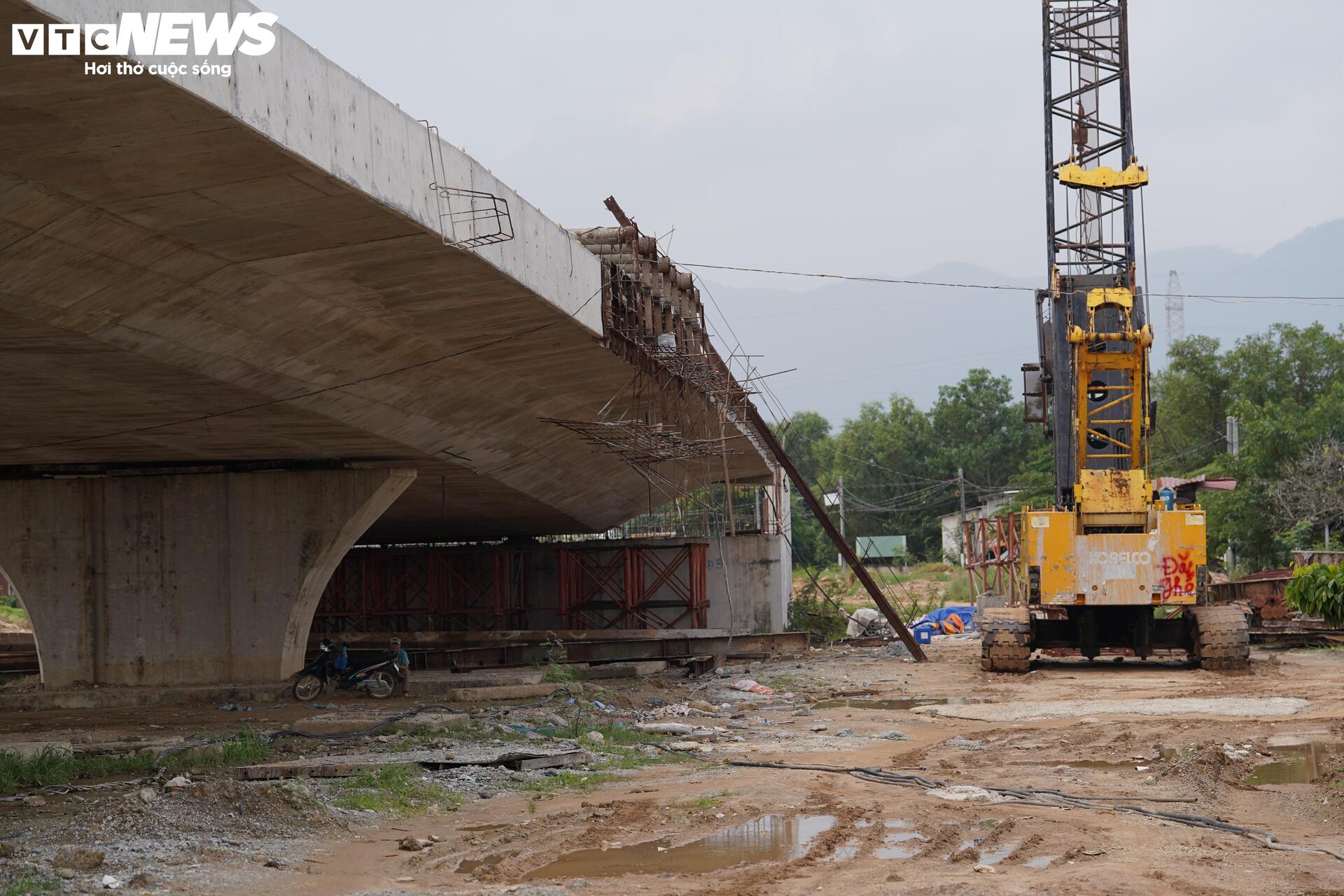 Gấp rút thi công tuyến đường kết nối cảng với khu công nghiệp - 3