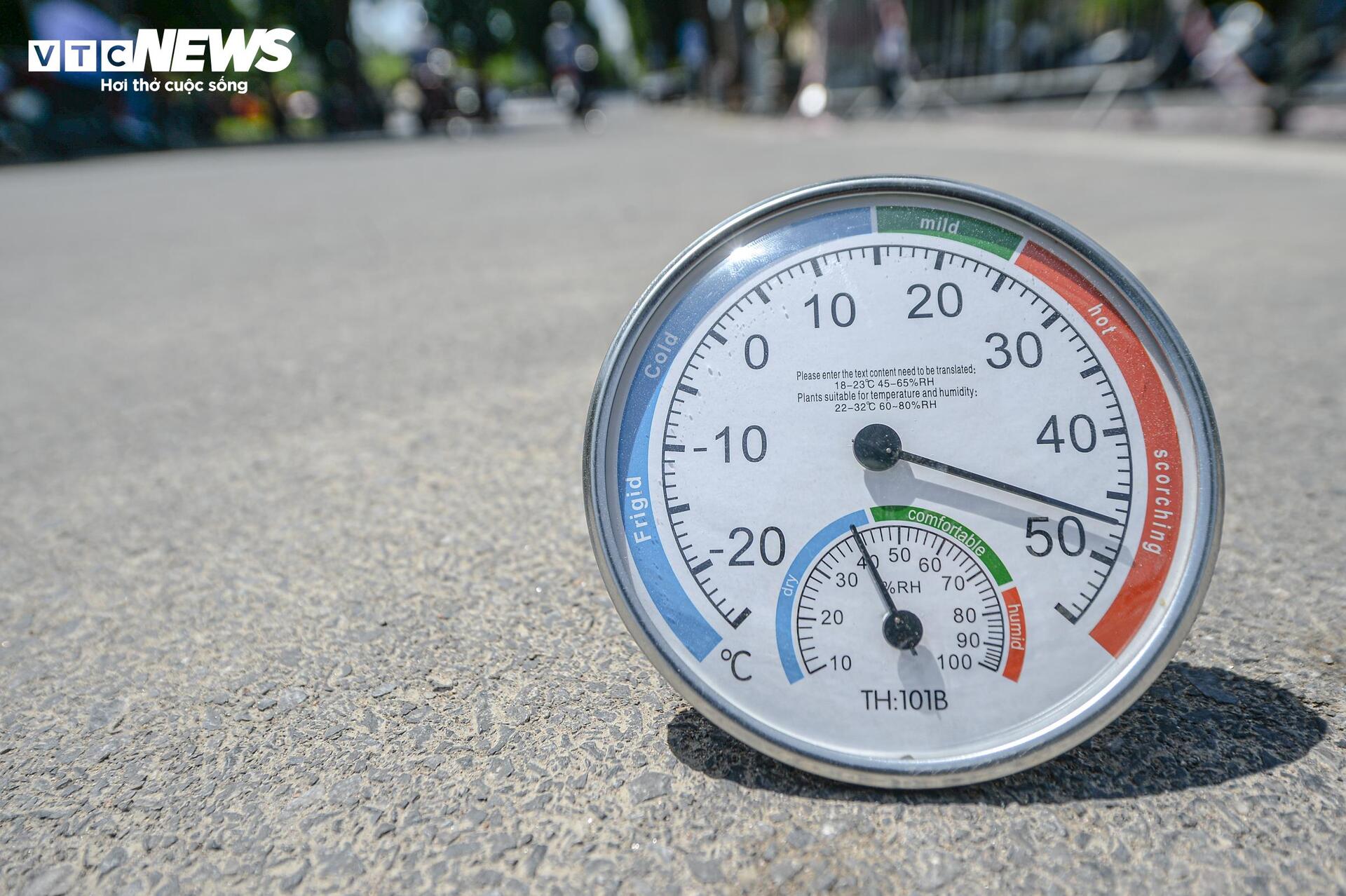 Người Hà Nội quay quắt mưu sinh giữa trời nắng đổ lửa gần 40ºC - 3