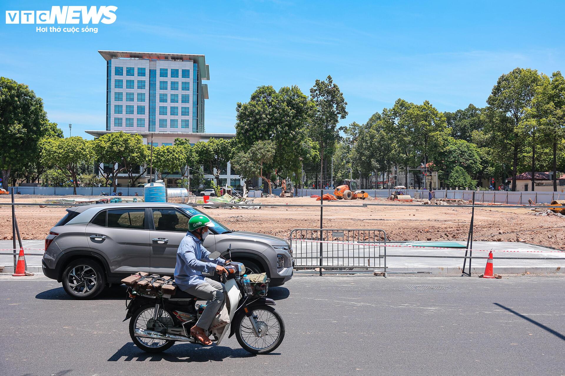 Toàn cảnh khán đài tại Quảng trường Ba Đình phục vụ lễ Quốc khánh 2/9 - 15