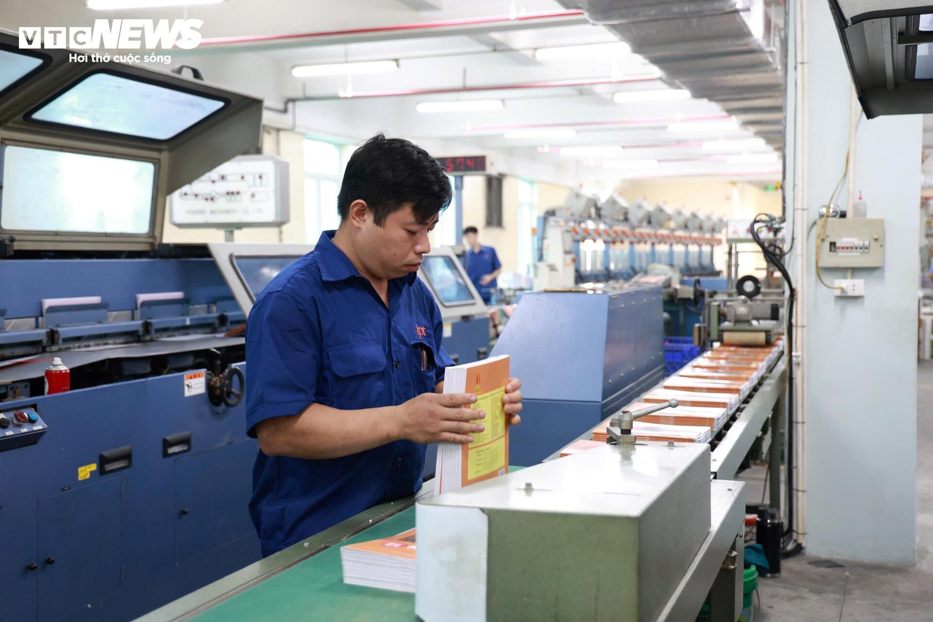 NXB Giáo dục tăng tốc, đảm bảo sản xuất sách giáo khoa trước năm học mới - 21