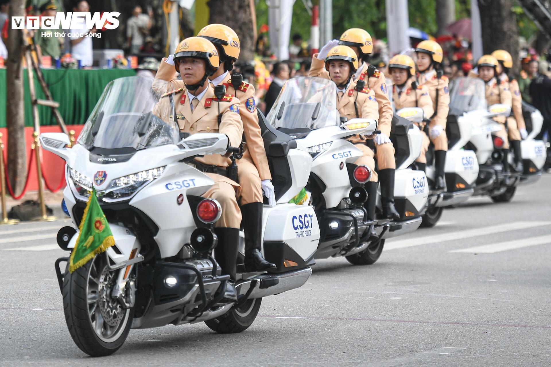 Ngắm dàn xe đặc chủng chống khủng bố, bạo loạn của Công an Hà Nội - 6