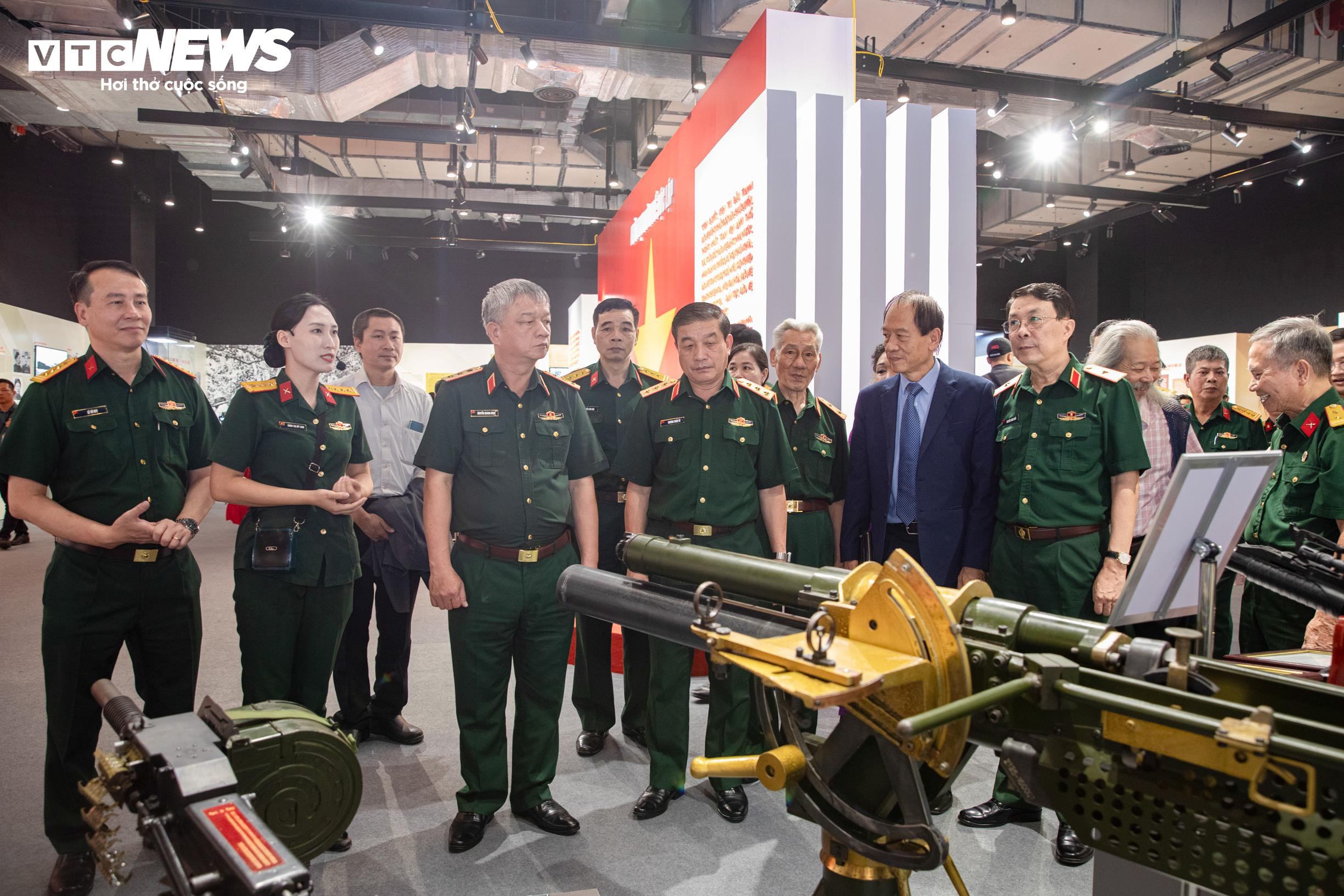 Triển lãm 'Giữ trọn lời thề độc lập' ứng dụng AR đưa lịch sử đến gần giới trẻ - 11