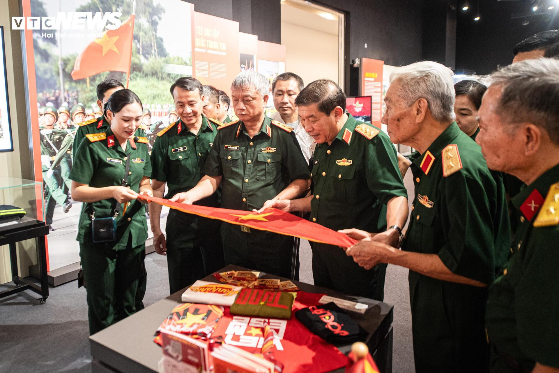 Triển lãm 'Giữ trọn lời thề độc lập' ứng dụng AR đưa lịch sử đến gần giới trẻ - 12