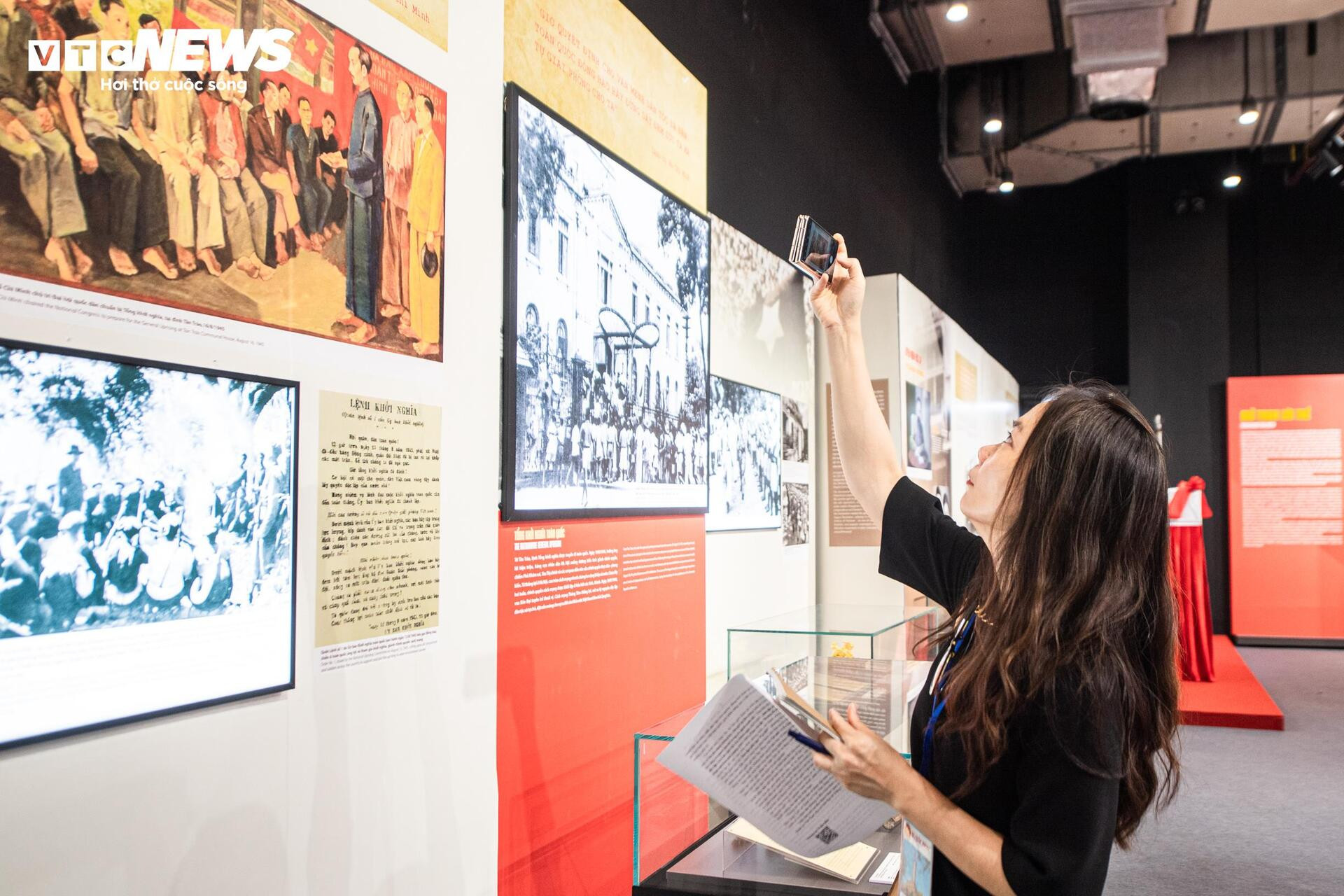 Triển lãm 'Giữ trọn lời thề độc lập' ứng dụng AR đưa lịch sử đến gần giới trẻ - 7