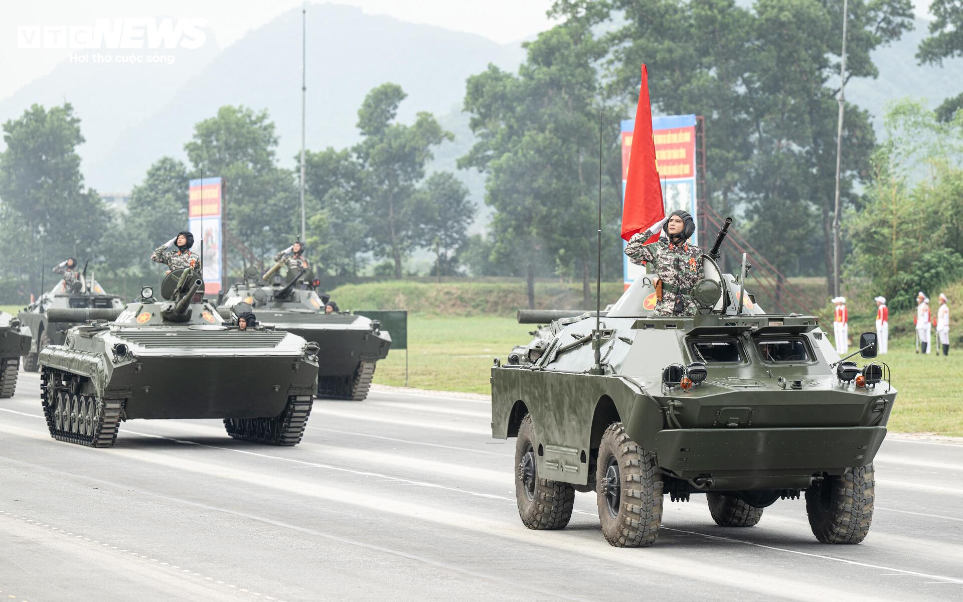 ‘Chiến binh thép’ chống khủng bố lần đầu hợp luyện diễu binh mừng Quốc khánh 2/9 - 15