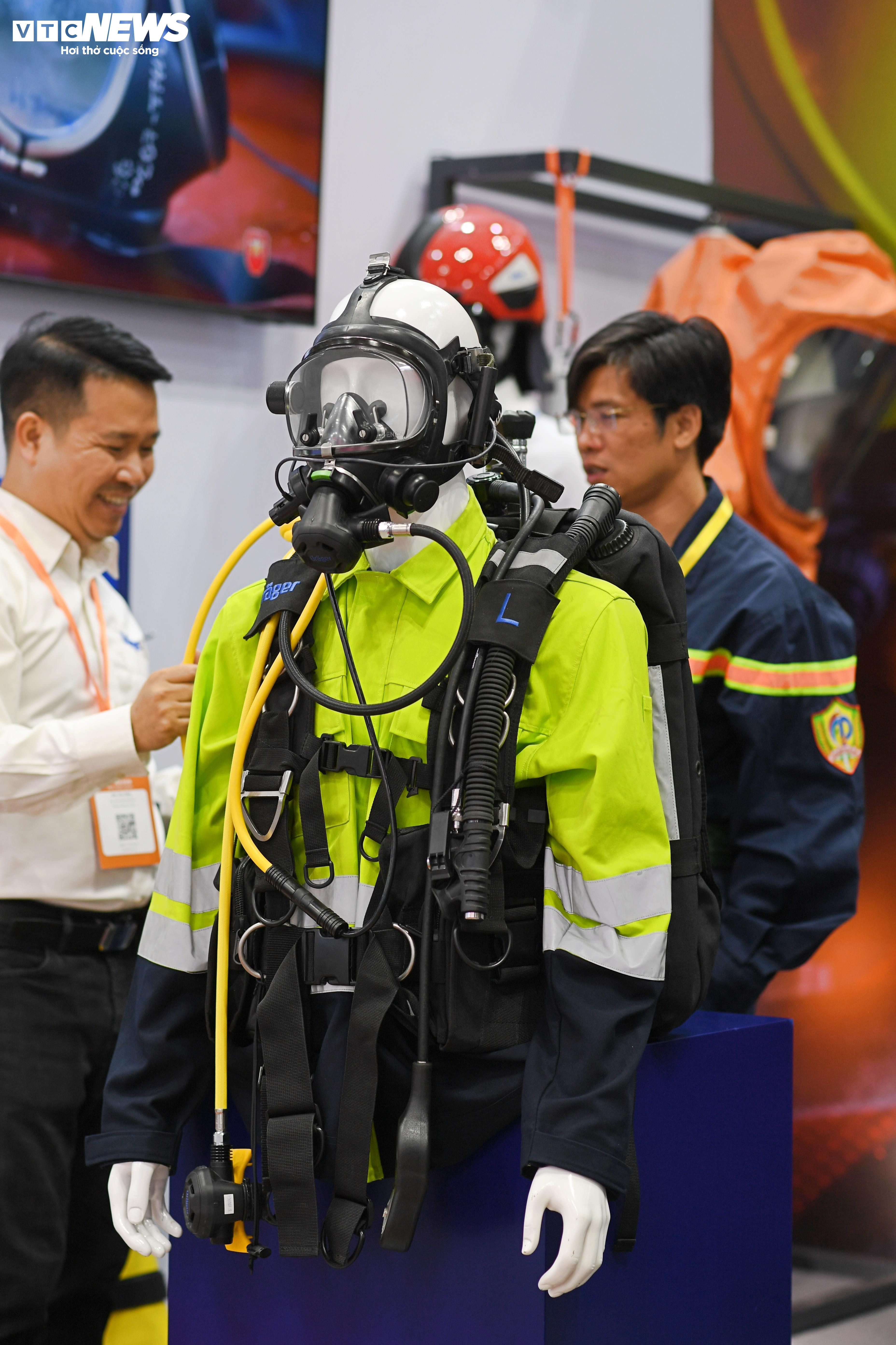 Thủ tướng dự diễn đàn PCCC, kêu gọi xây dựng xã hội an toàn, giảm rủi ro - 11