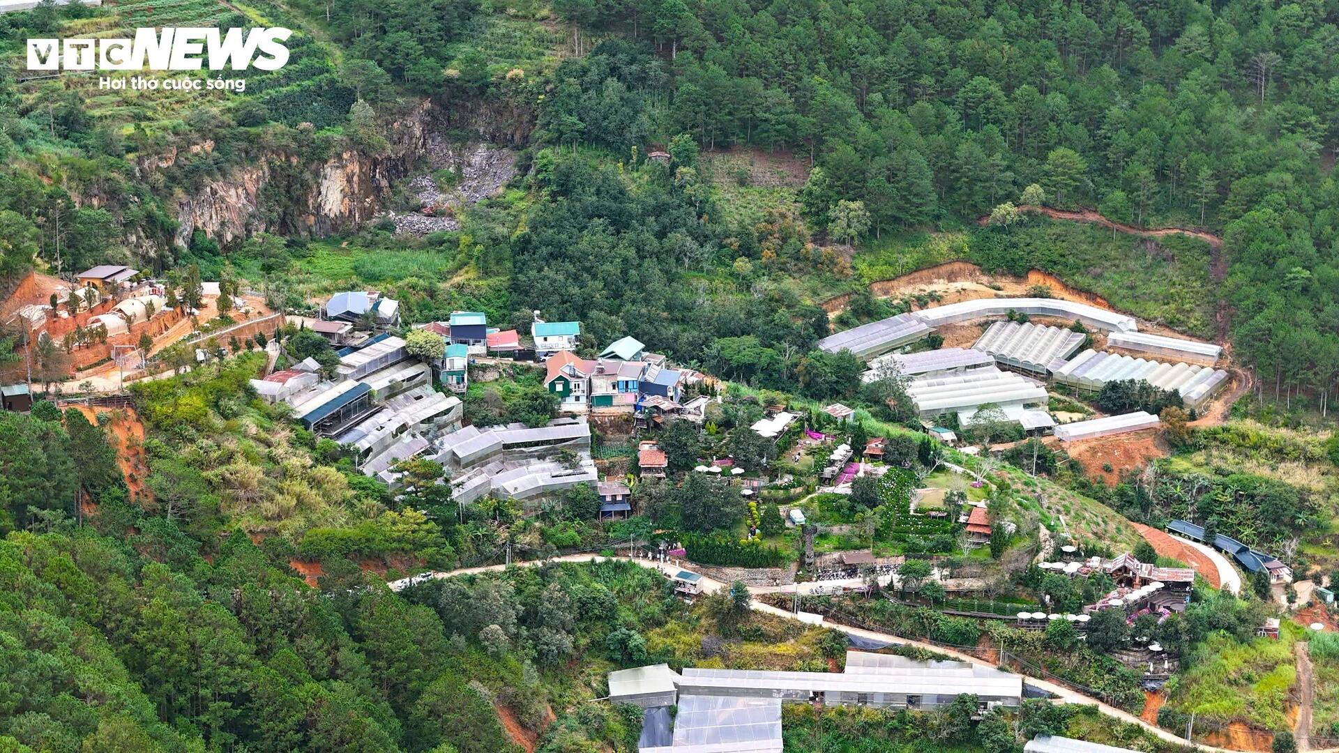 Những quán cà phê chênh vênh mùa mưa, sạt lở rình rập ở Đà Lạt - 1