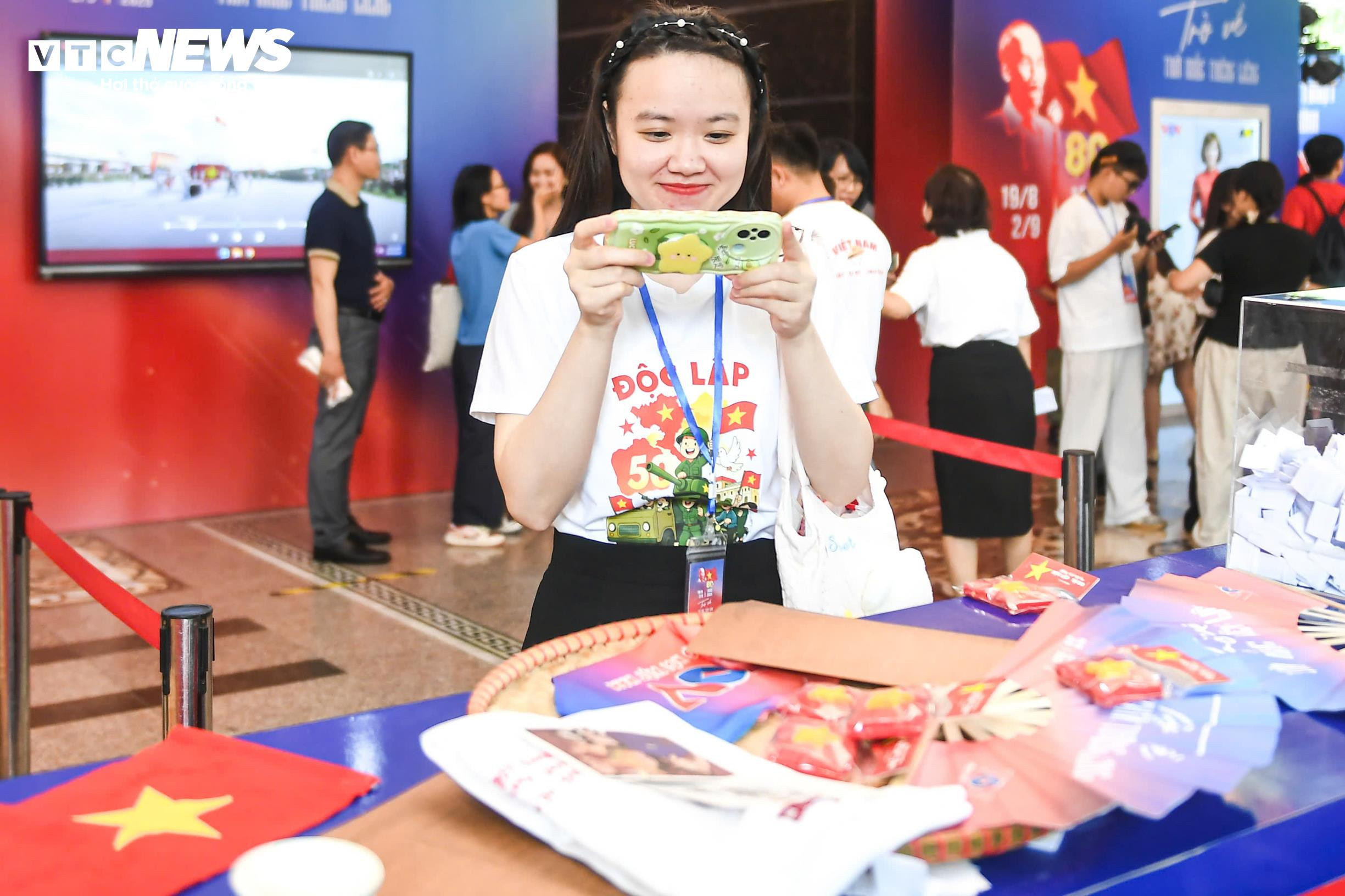 8.000 món quà ý nghĩa nối dài cảm xúc tại 'Trở về thời khắc thiêng liêng' - 16