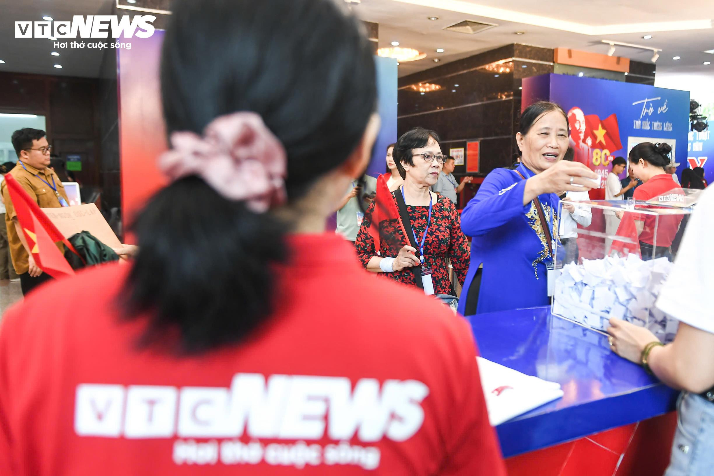 8.000 món quà ý nghĩa nối dài cảm xúc tại 'Trở về thời khắc thiêng liêng' - 4