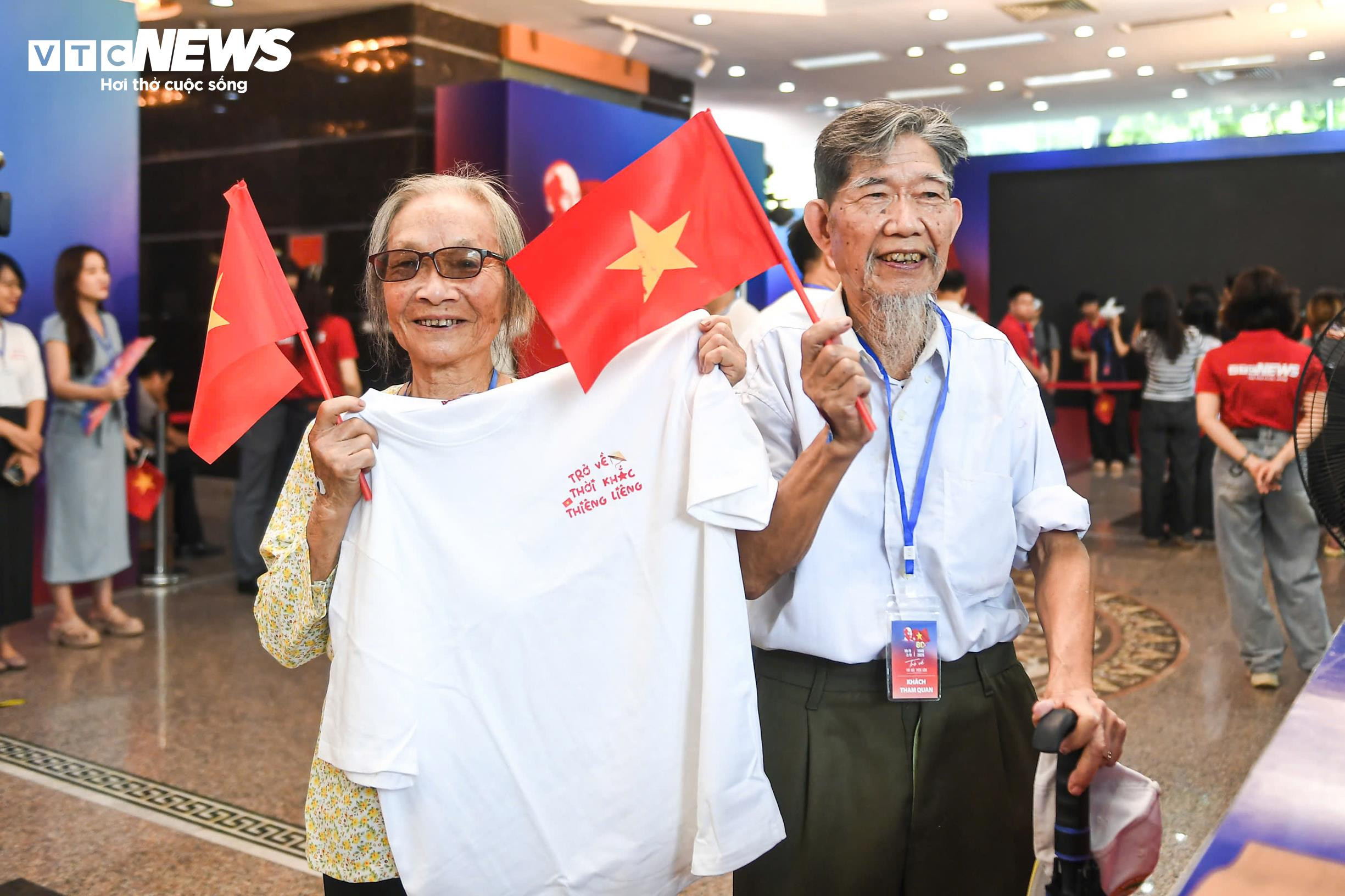 8.000 món quà ý nghĩa nối dài cảm xúc tại 'Trở về thời khắc thiêng liêng' - 15