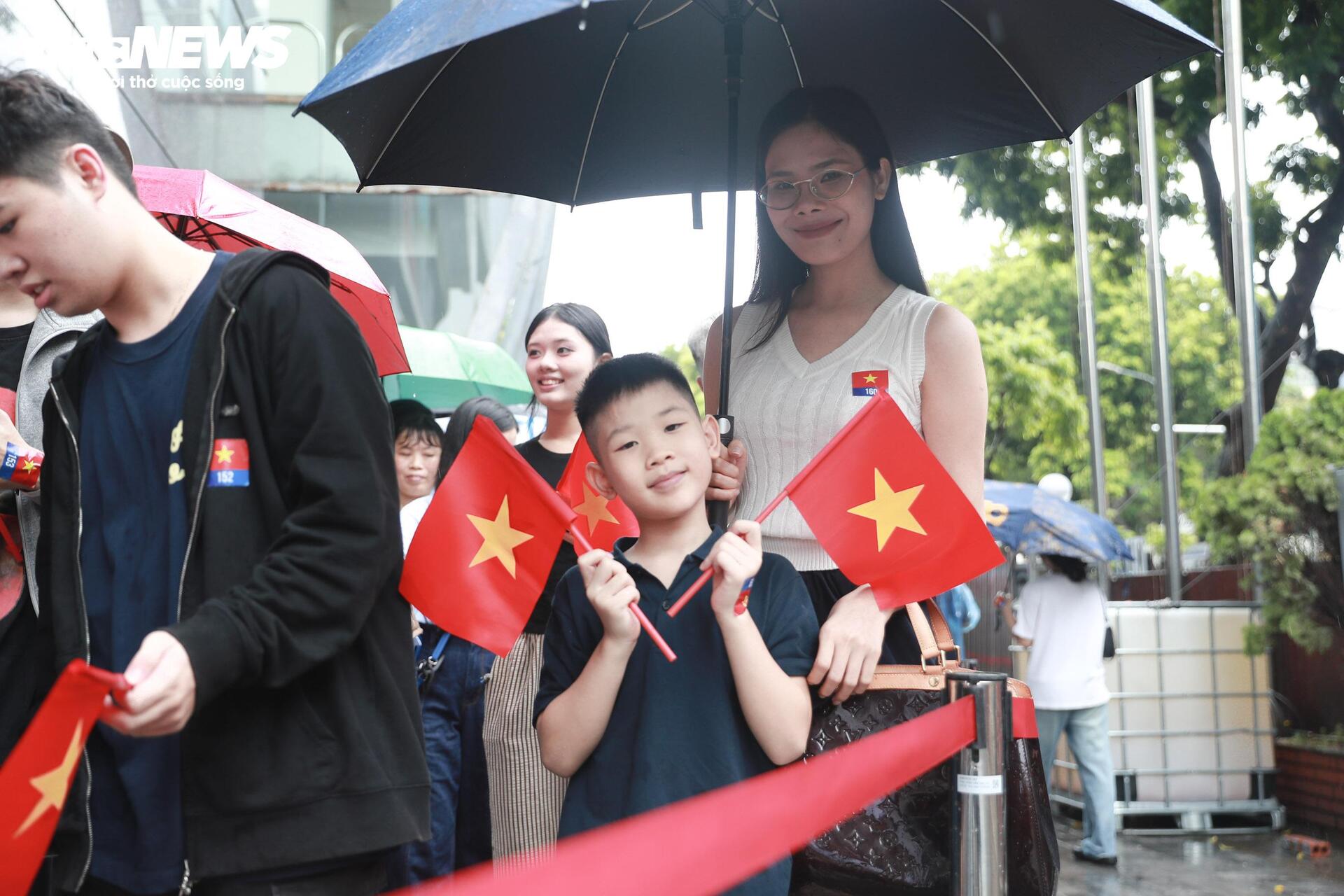 Những khán giả đầu tiên trải nghiệm 'Trở về thời khắc thiêng liêng' - 10