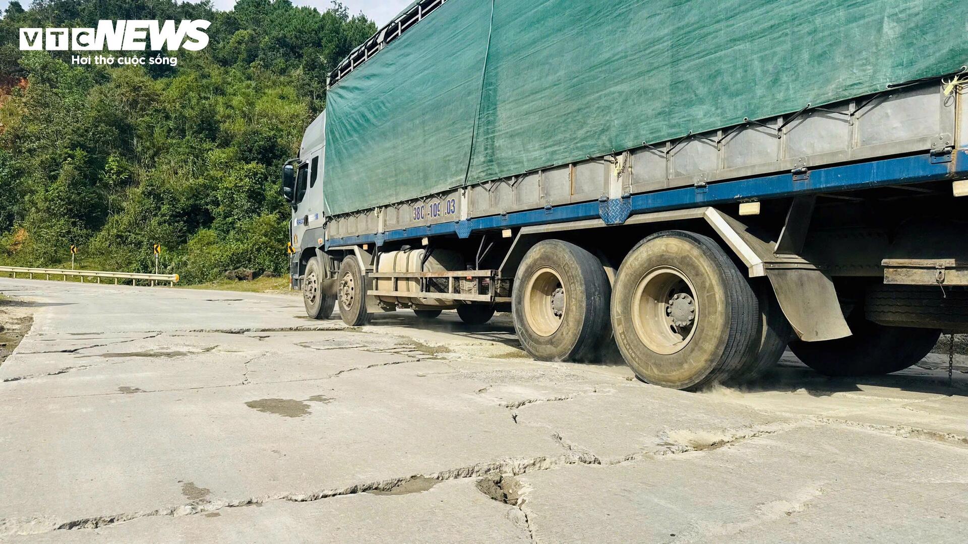 Những 'cái bẫy' rình rập người đi đường trên đèo Lò Xo - 7