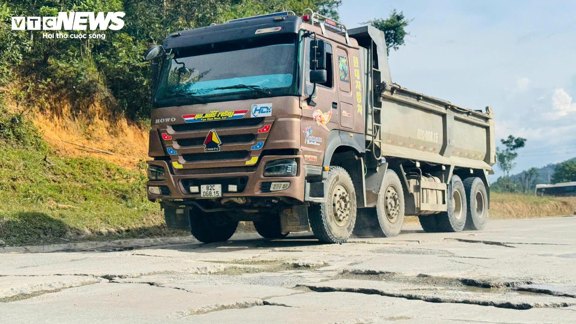 Những 'cái bẫy' rình rập người đi đường trên đèo Lò Xo - 1
