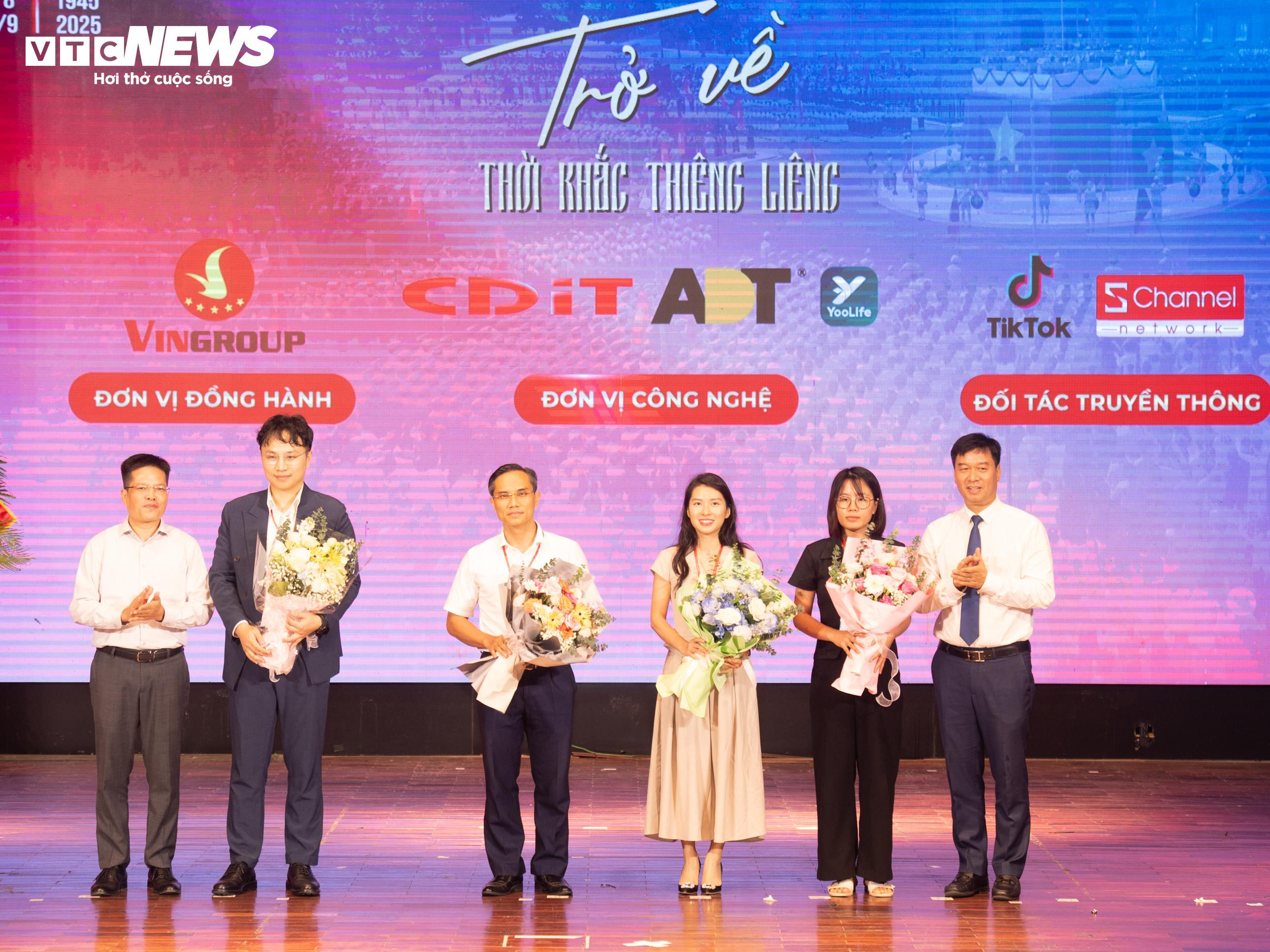 Toàn cảnh lễ công bố dự án trải nghiệm 'Trở về thời khắc thiêng liêng' - 11