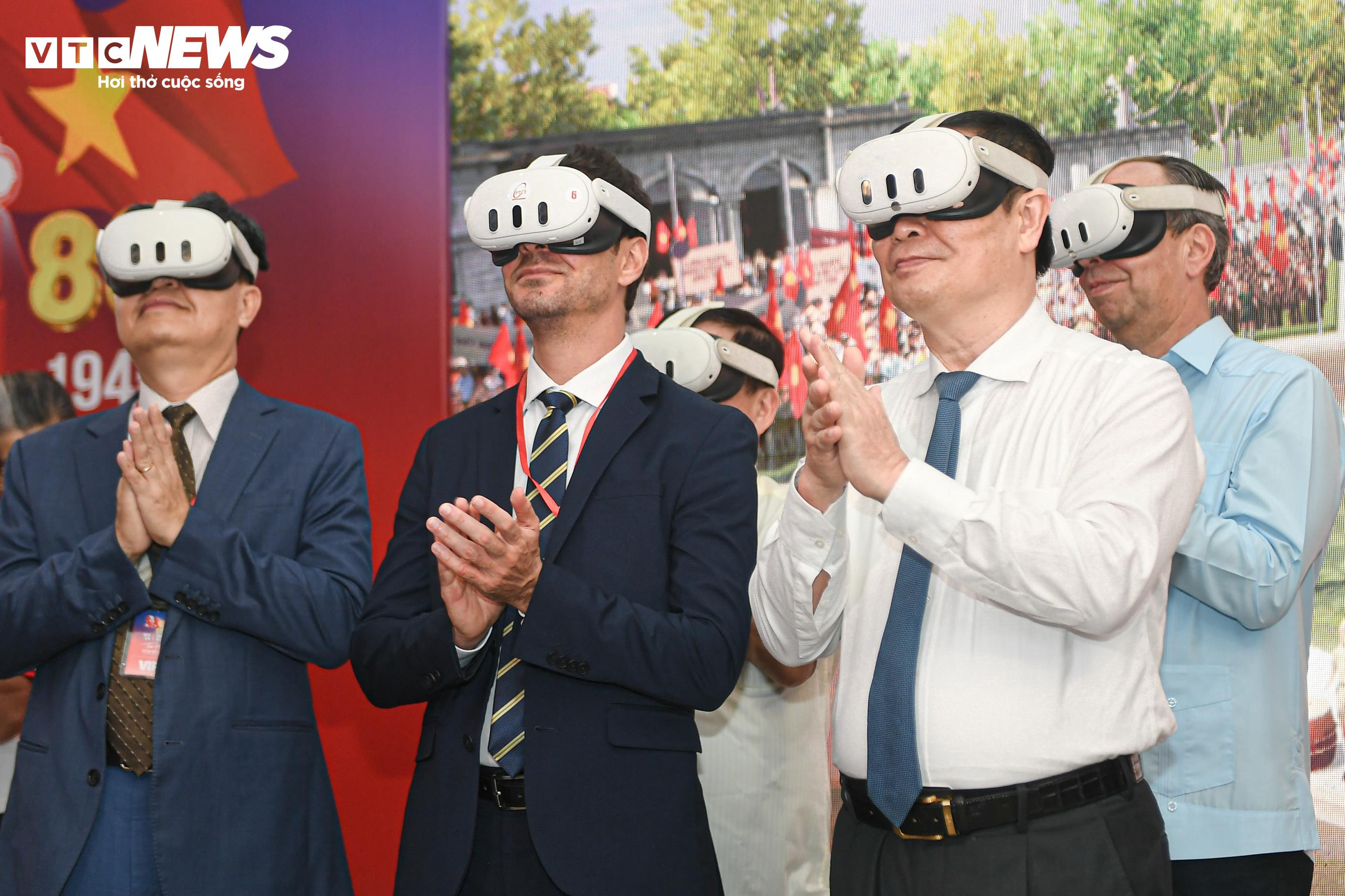 Toàn cảnh lễ công bố dự án trải nghiệm 'Trở về thời khắc thiêng liêng' - 17