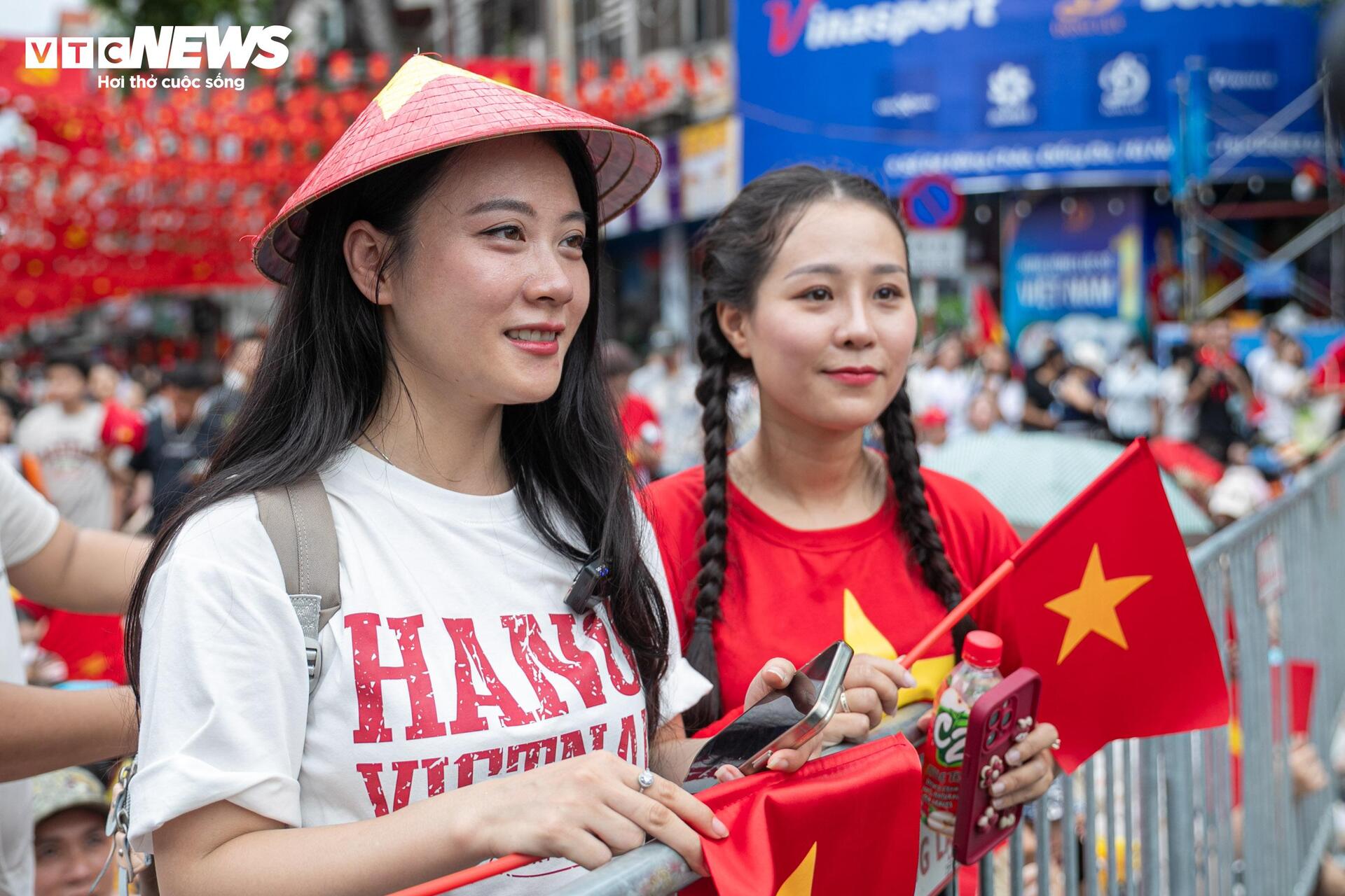 Nghìn người đội mưa, hát vang 'Như có Bác Hồ trong ngày vui đại thắng' - 13