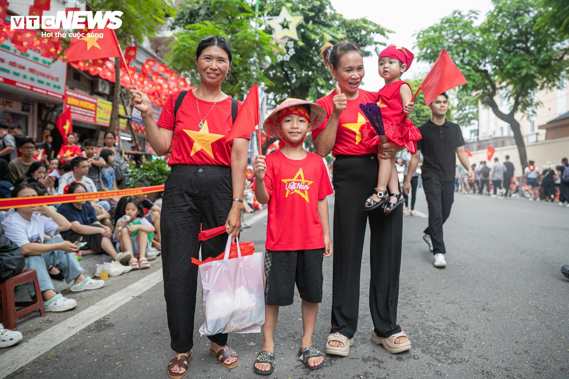 Nghìn người đội mưa, hát vang 'Như có Bác Hồ trong ngày vui đại thắng' - 12
