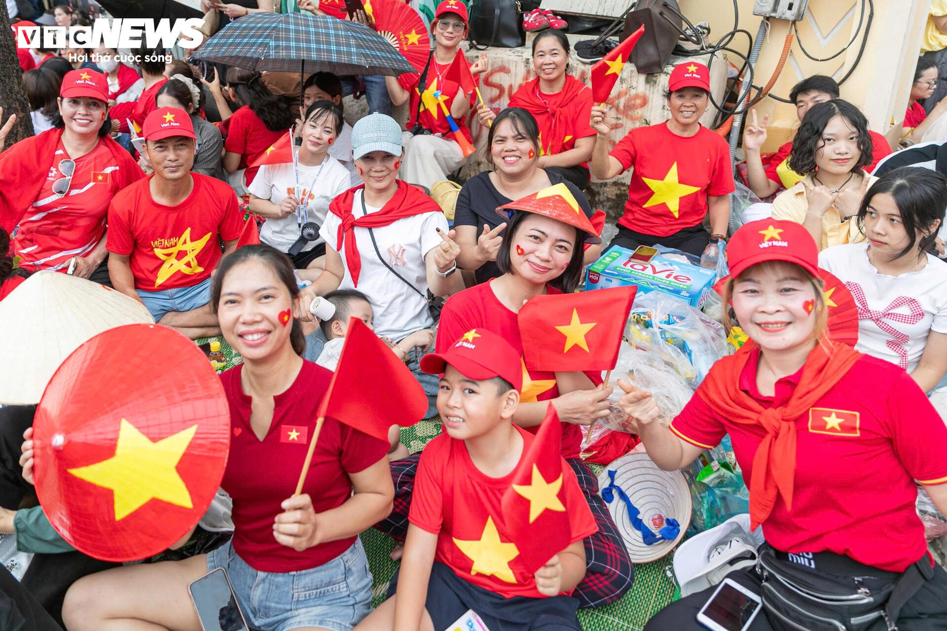 Nghìn người đội mưa, hát vang 'Như có Bác Hồ trong ngày vui đại thắng' - 2