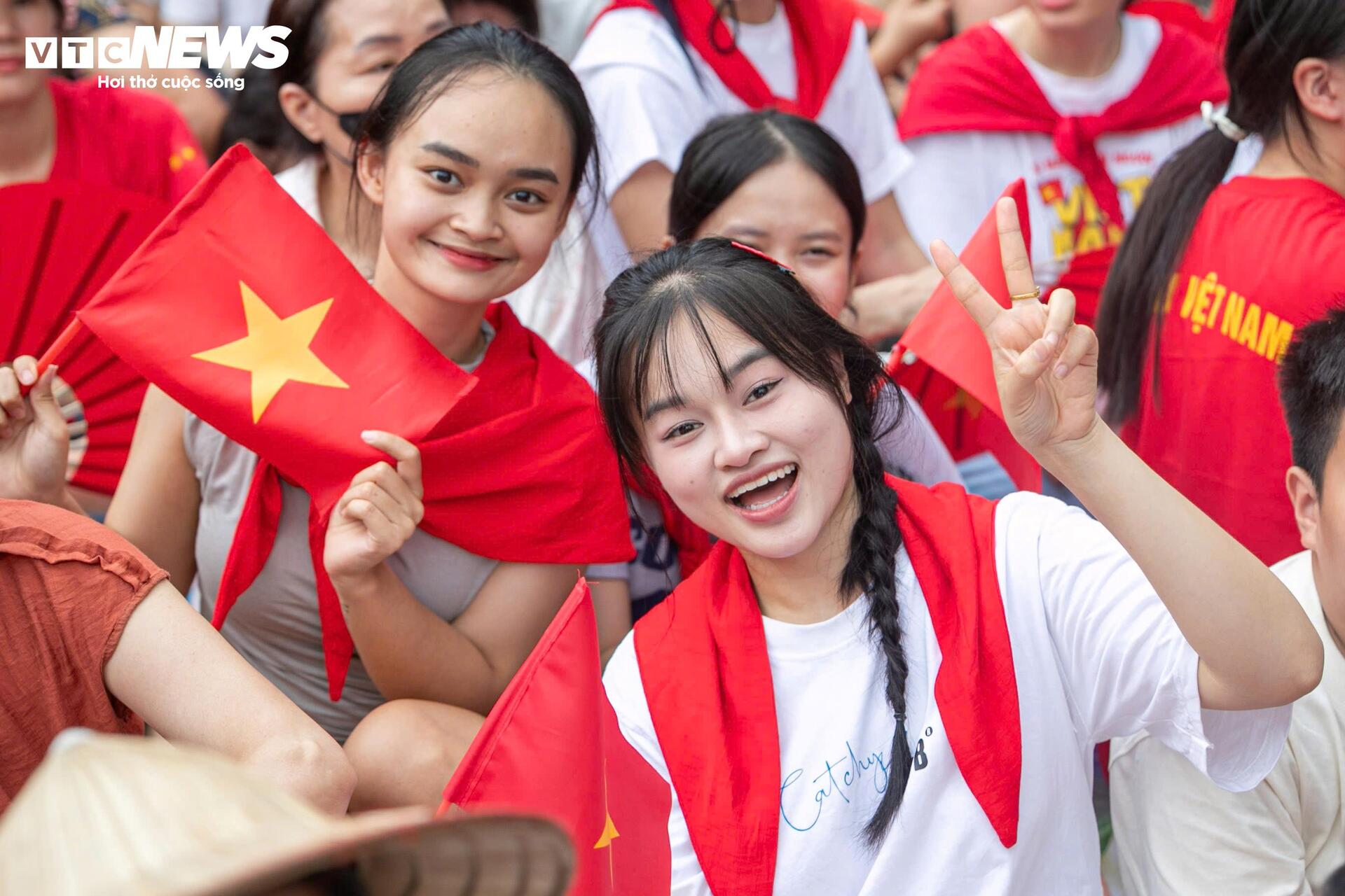 Nghìn người đội mưa, hát vang 'Như có Bác Hồ trong ngày vui đại thắng' - 4