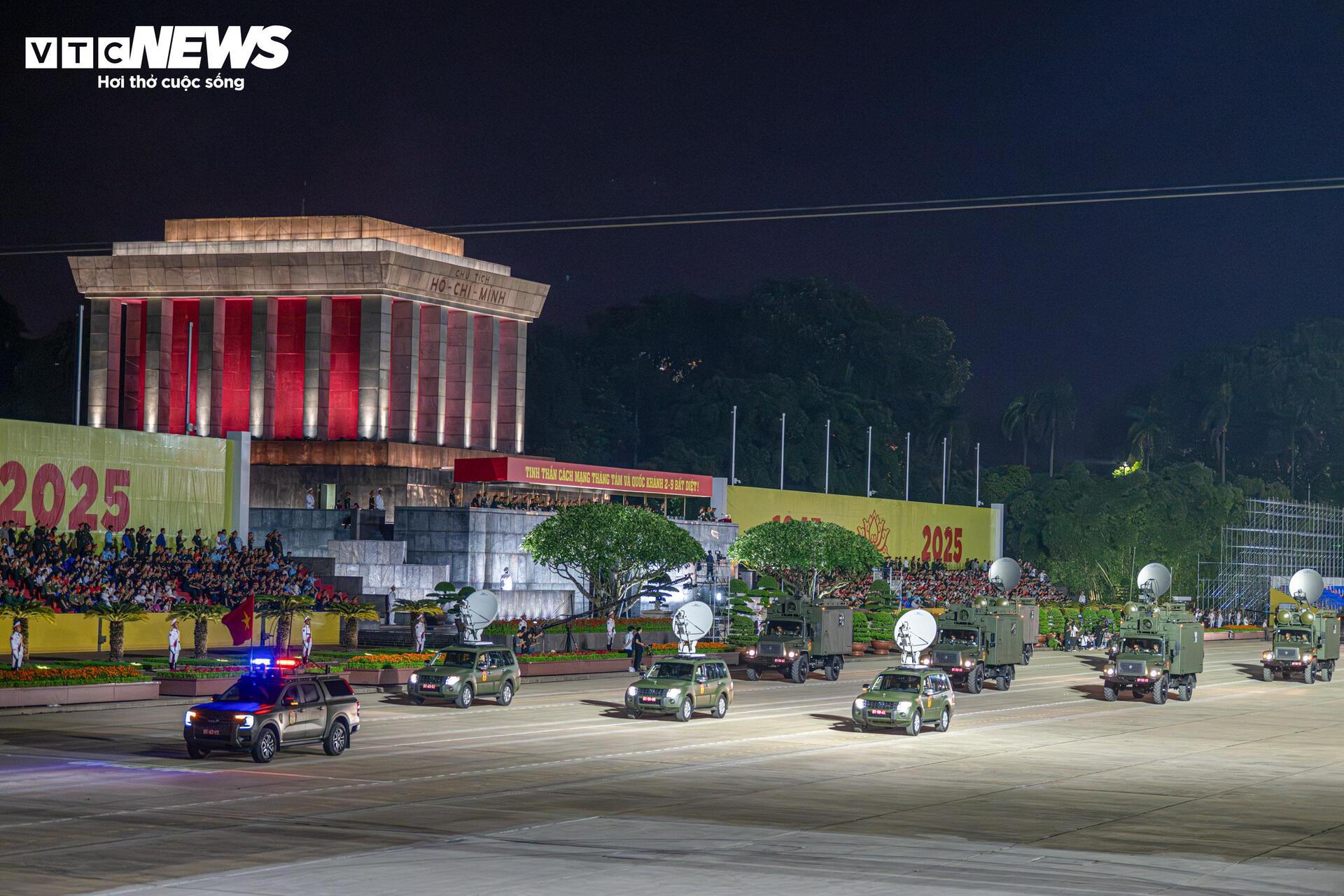 Dàn khí tài hiện đại của Viettel lần đầu diễu binh tại Quảng trường Ba Đình - 12