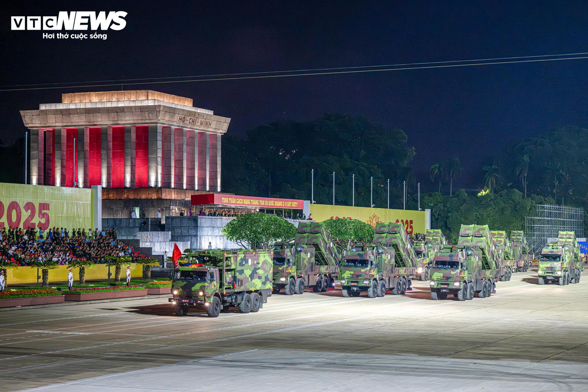Dàn khí tài hiện đại của Viettel lần đầu diễu binh tại Quảng trường Ba Đình - 2