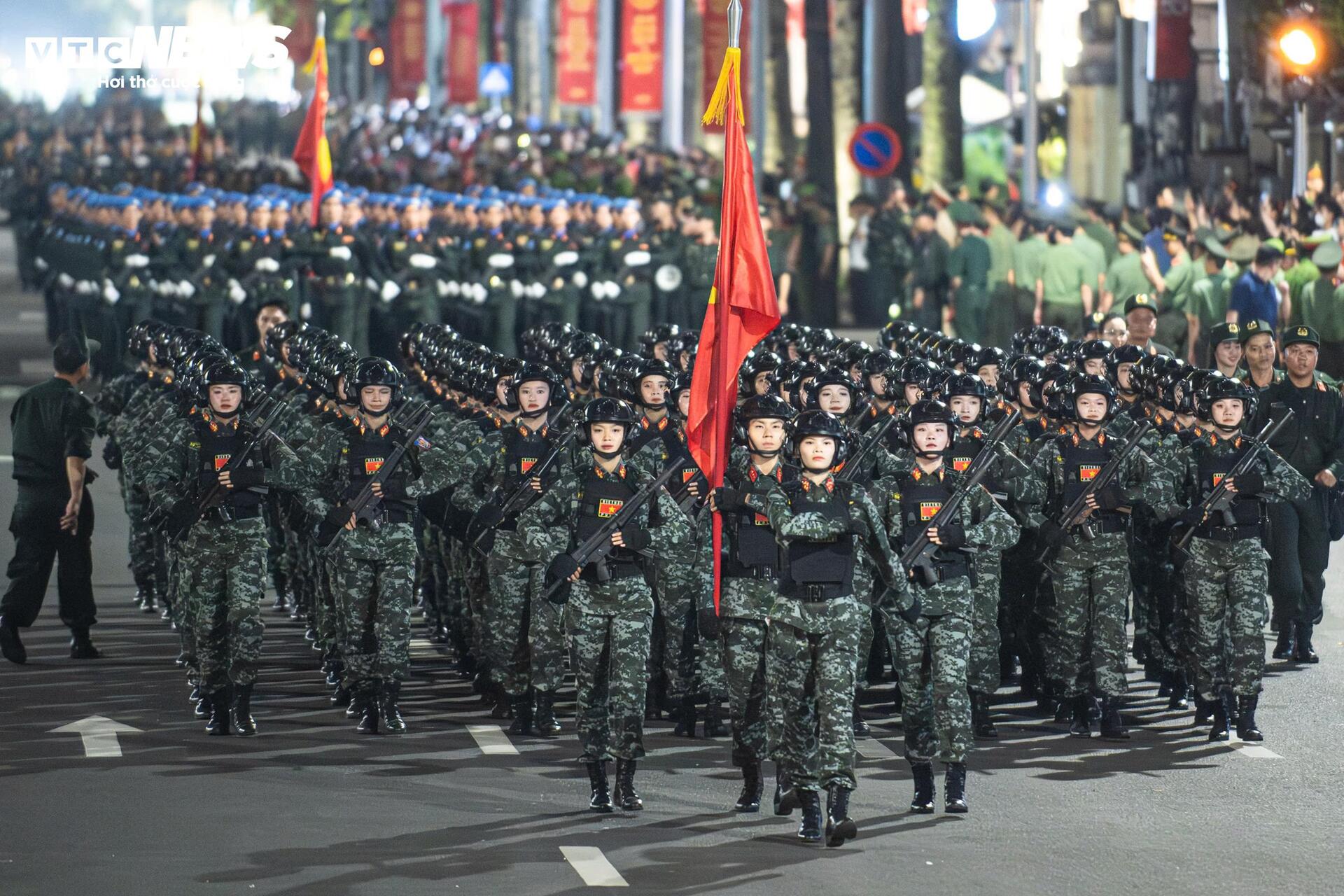Gương mặt rạng ngời, bước chân thẳng tắp của nữ chiến sĩ ở Quảng trường Ba Đình - 12